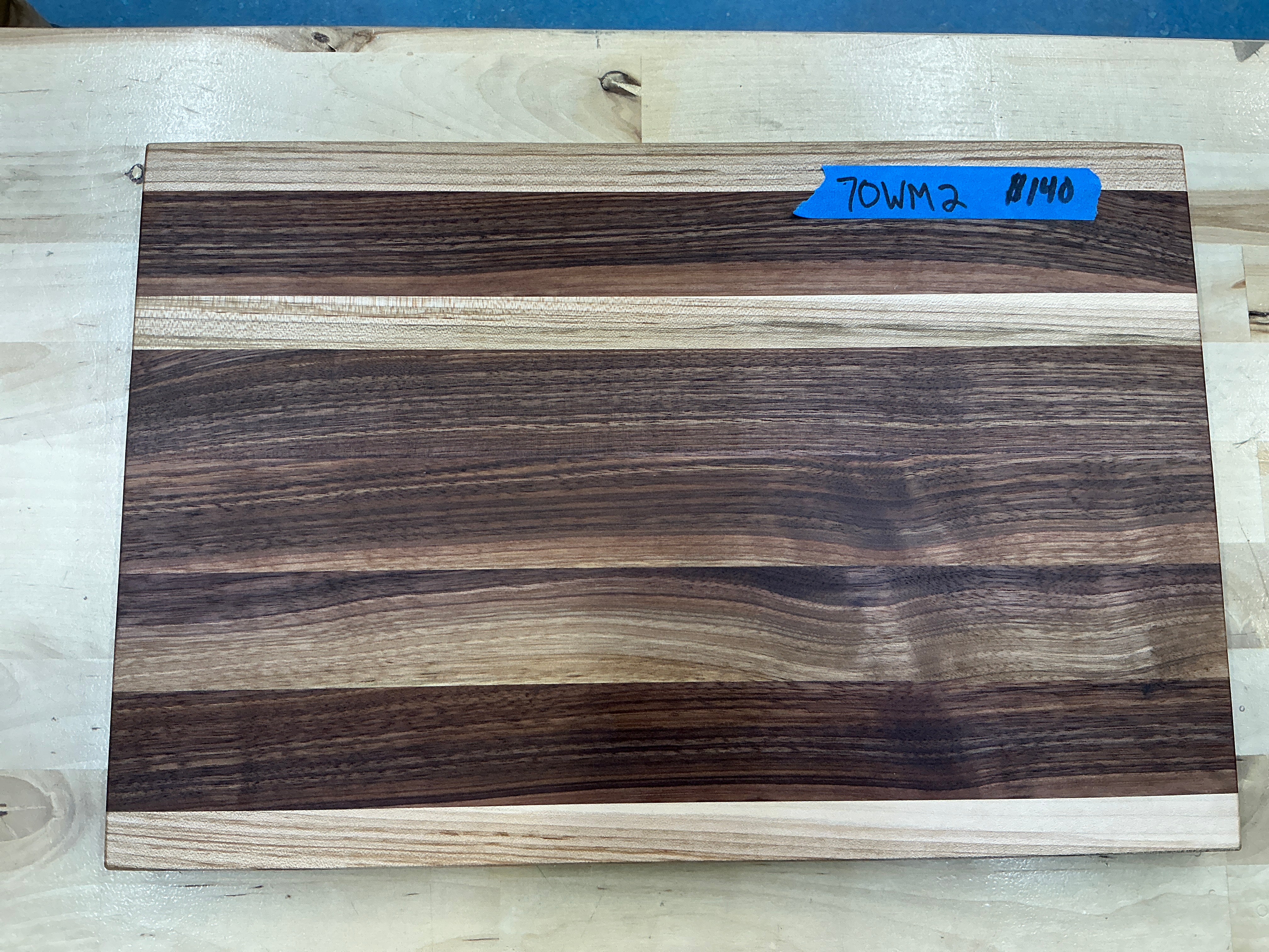 70WM2 Large Cutting Board Walnut & Maple