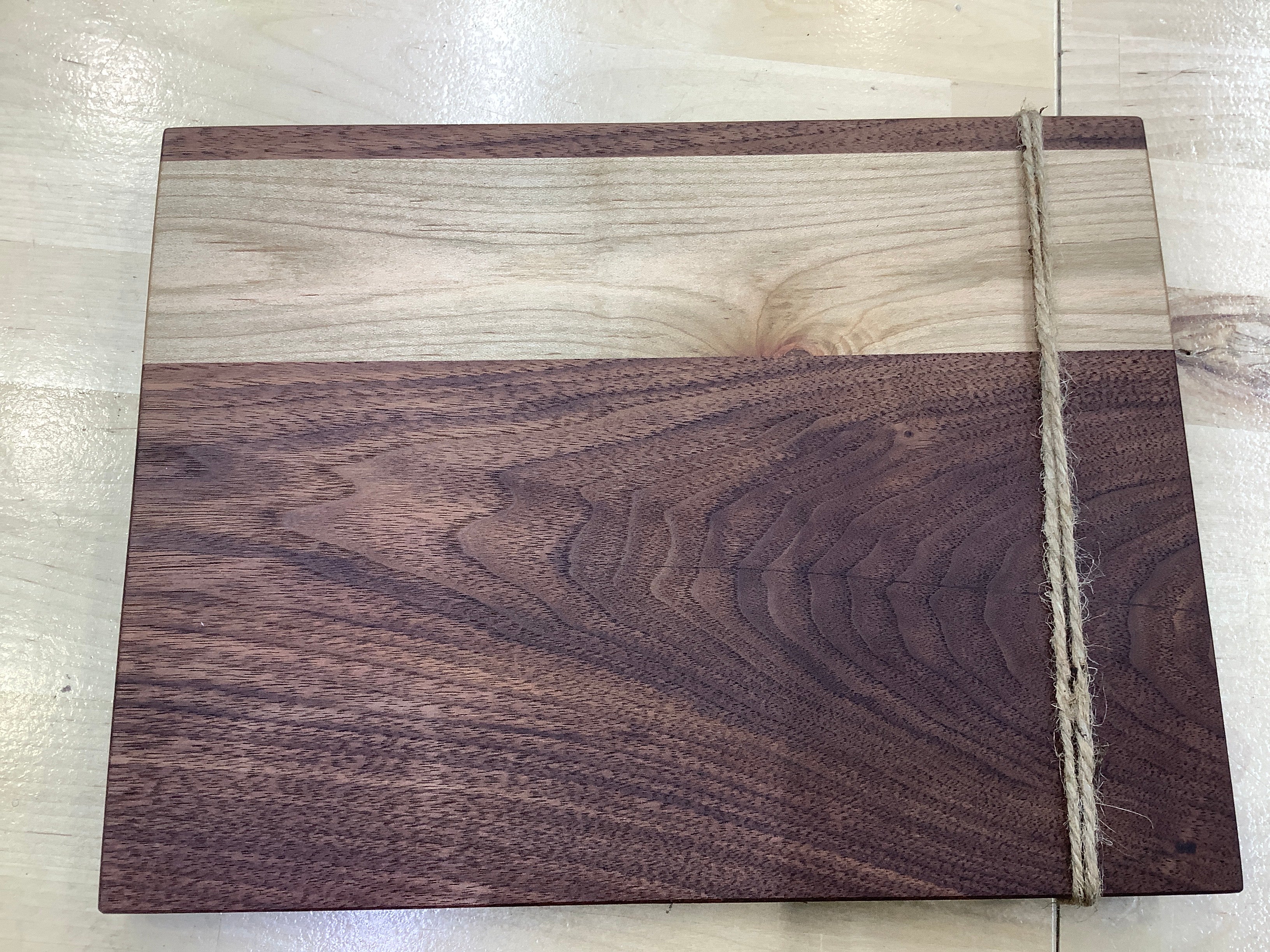 30WM1 Small Cutting Board Walnut & Maple