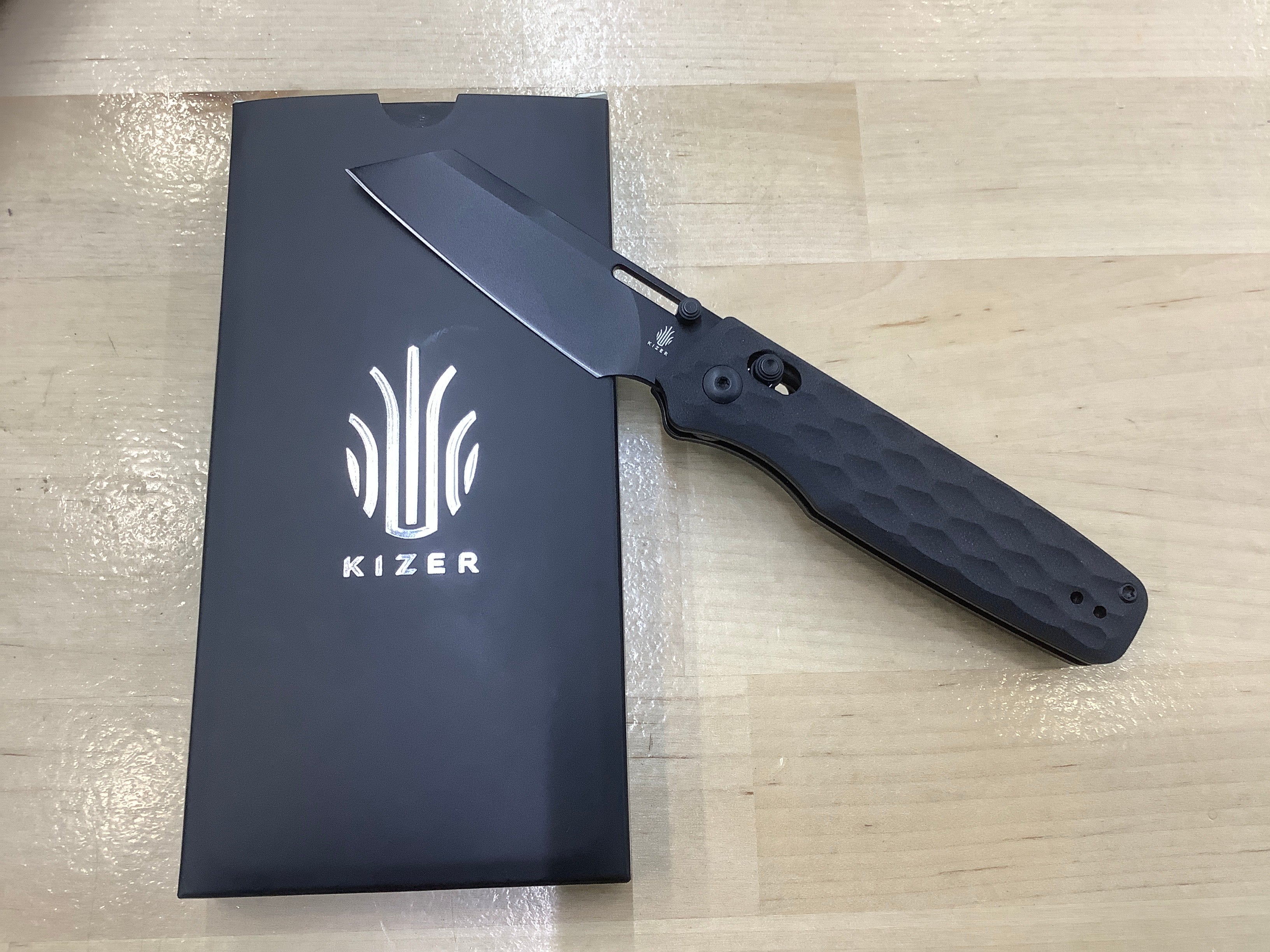 Kizer Vanguard Task Noir G10