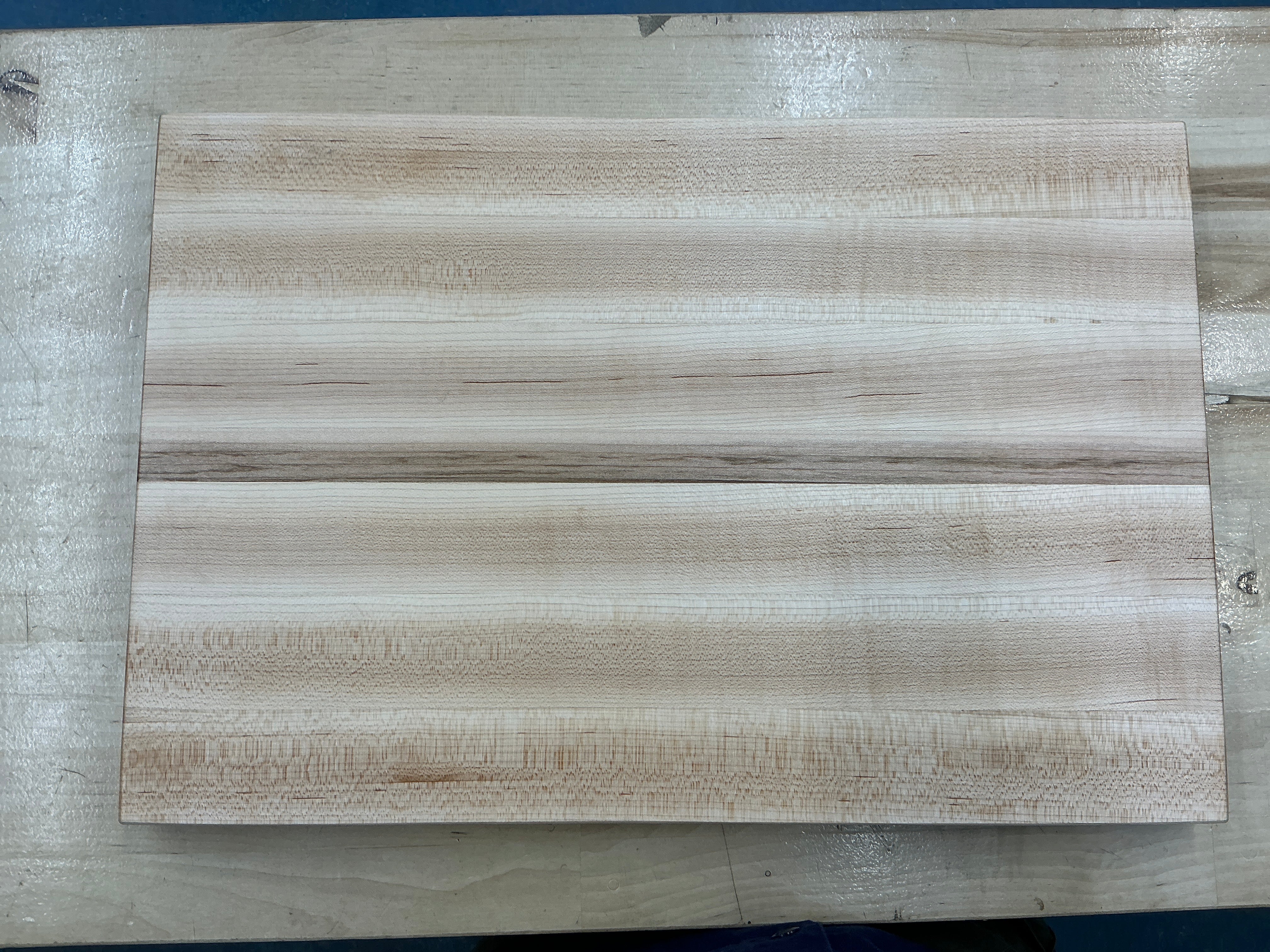 64M2 Large Cutting Board Maple