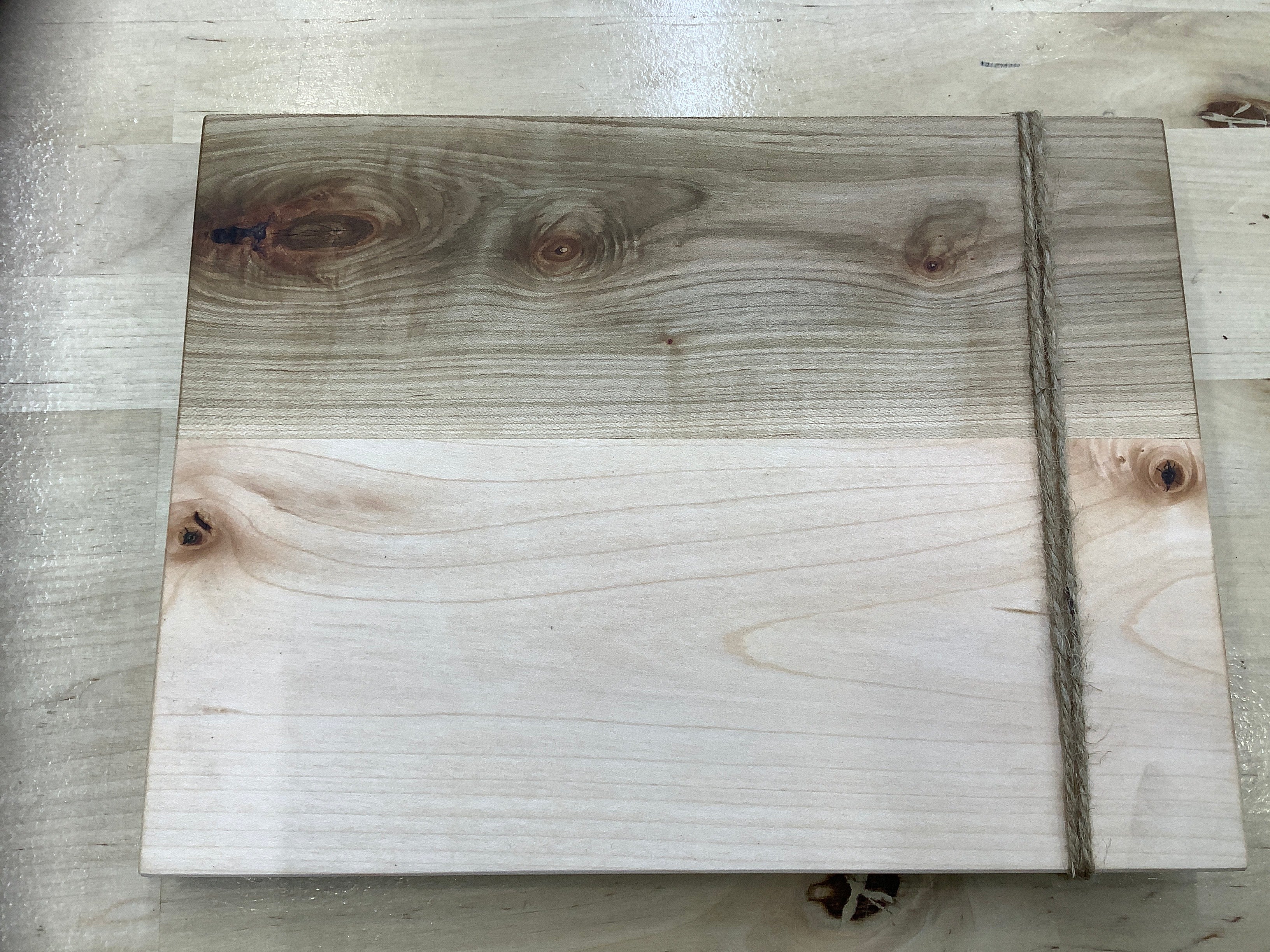 34MW1 Small Cutting Board Maple