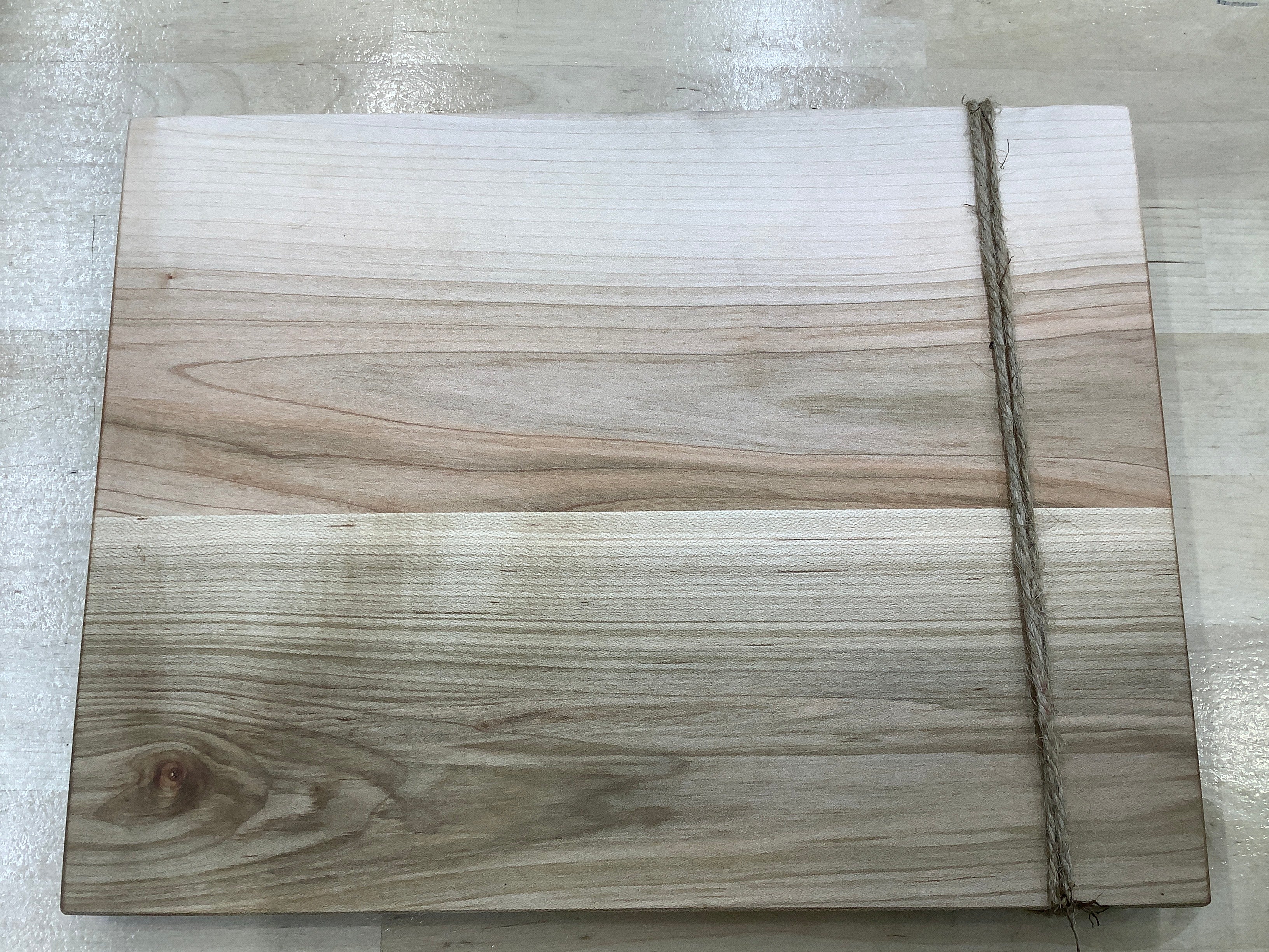 36MW1 Small Cutting Board Maple