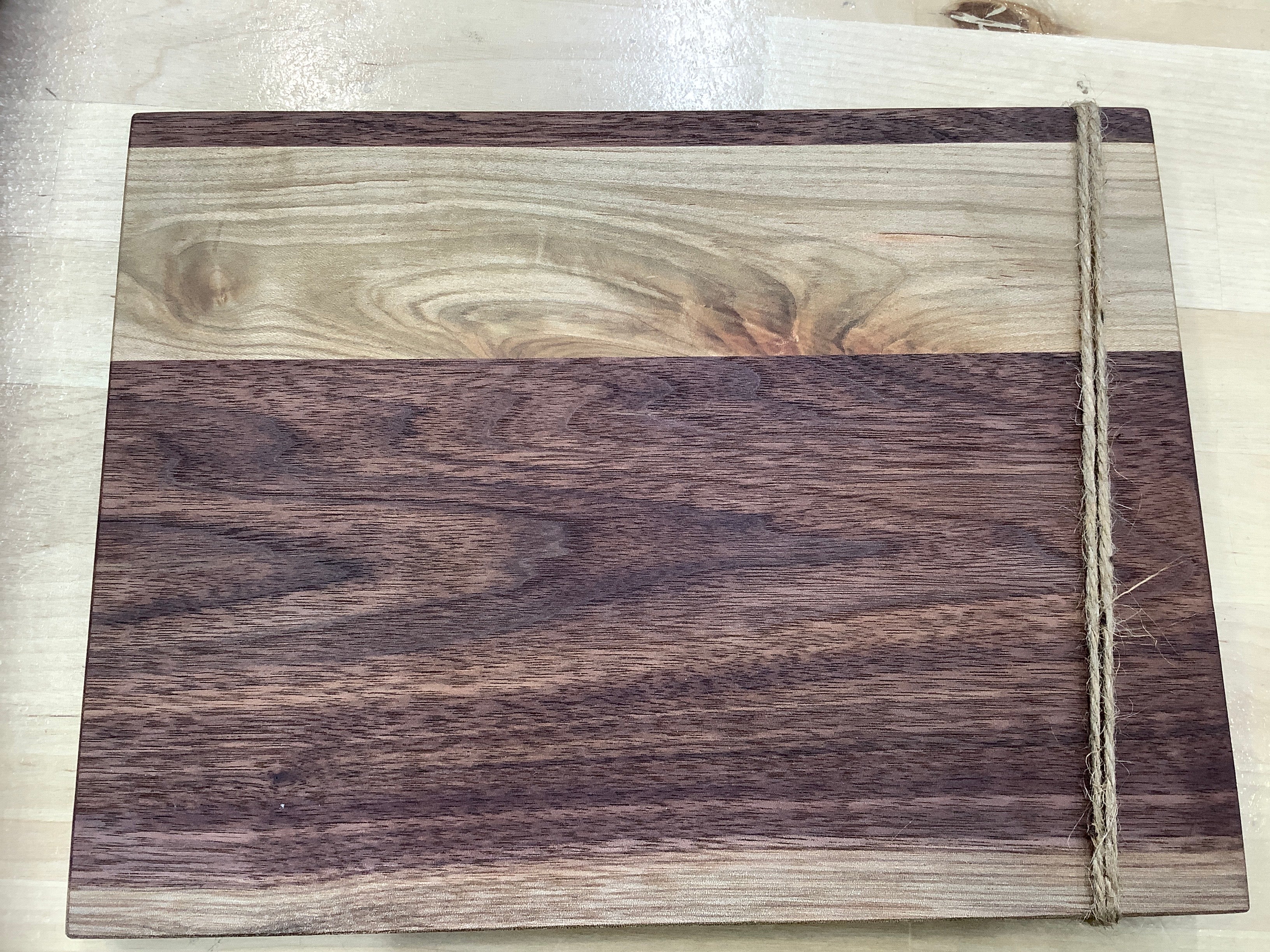 28WMTX1 Small Cutting Board Walnut & Maple TX Inlay