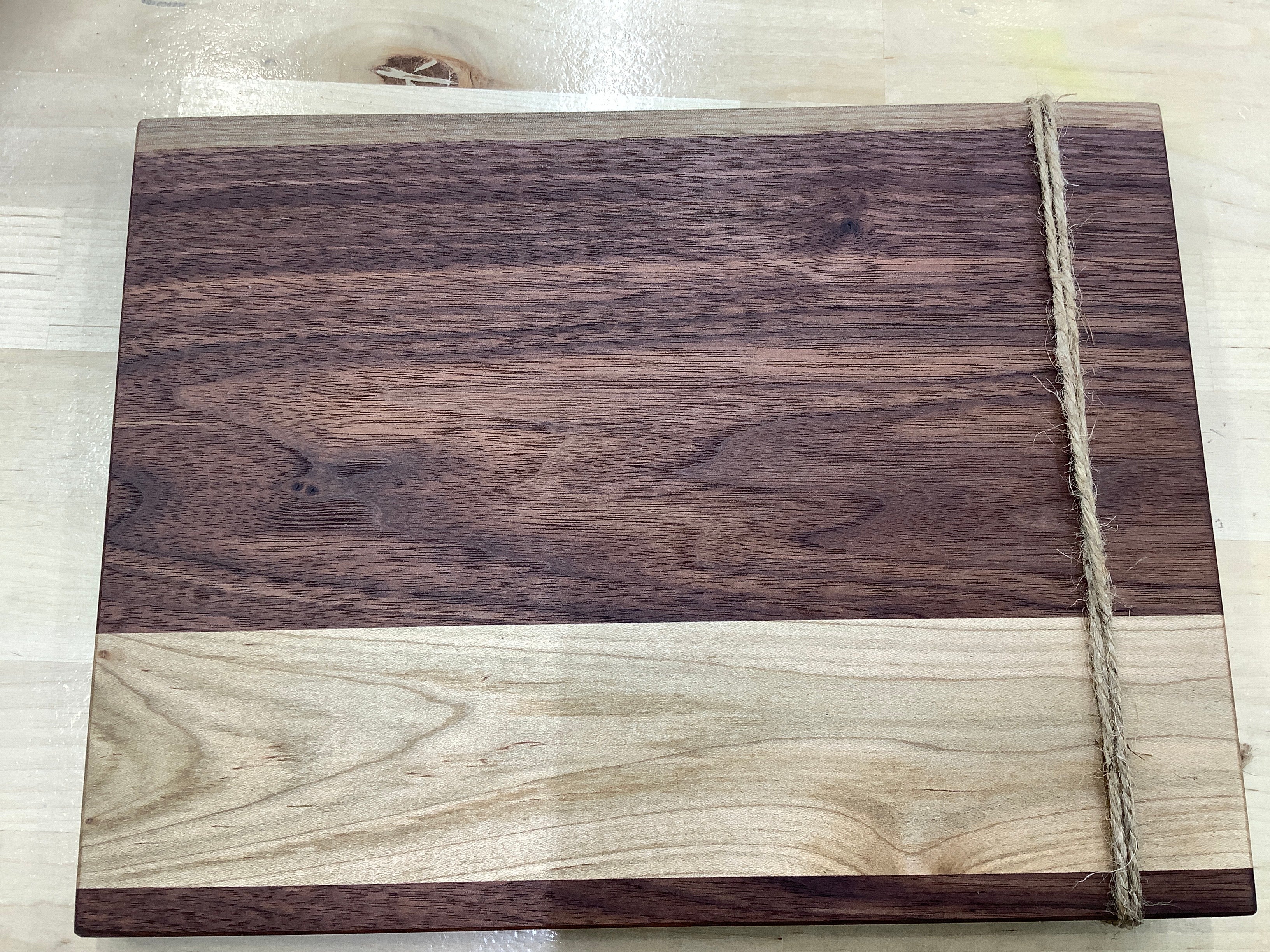 27WMTX1 Small Cutting Board Walnut & Maple TX Inlay