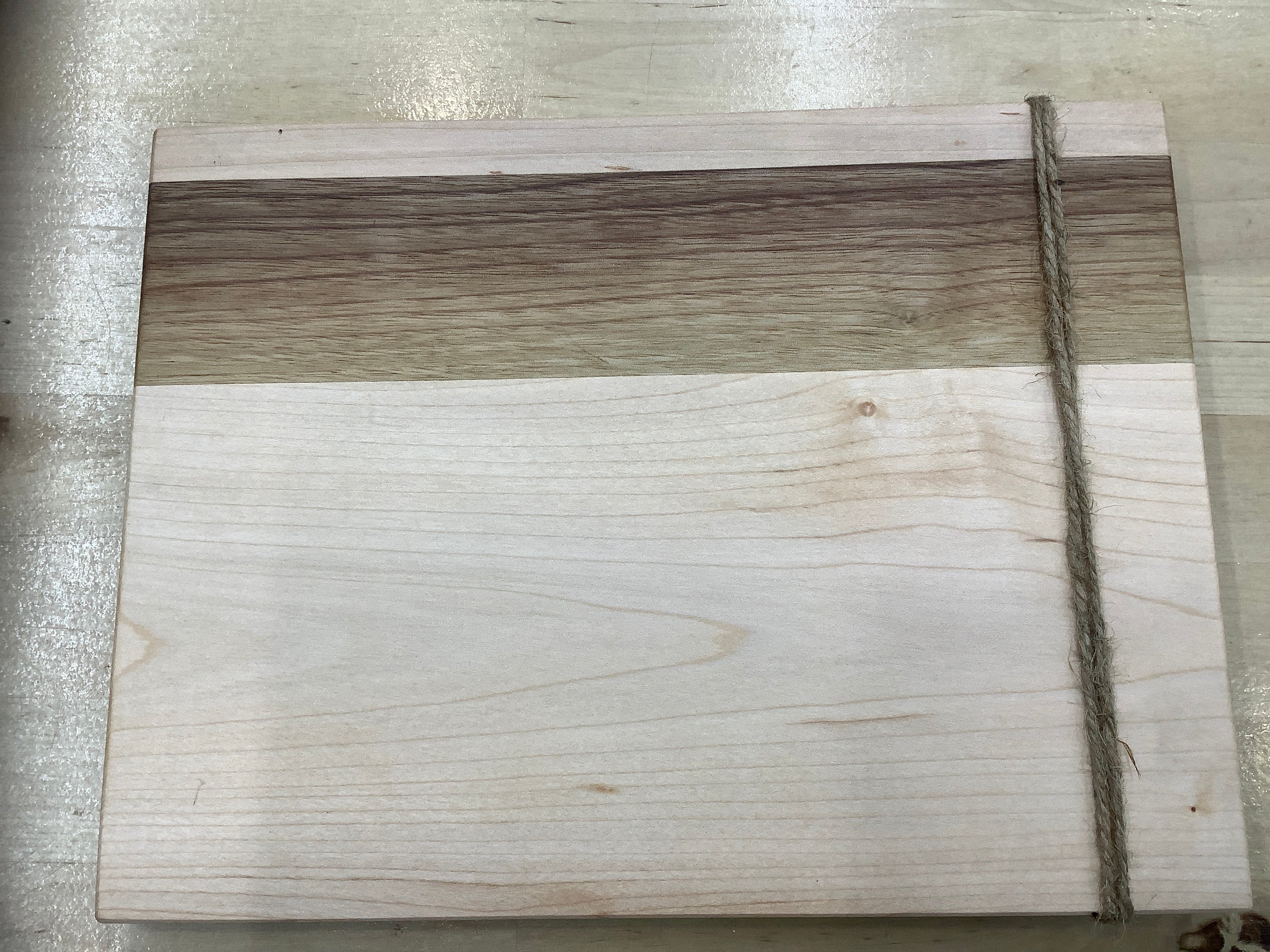 33MW1 Small Cutting Board Maple & Walnut