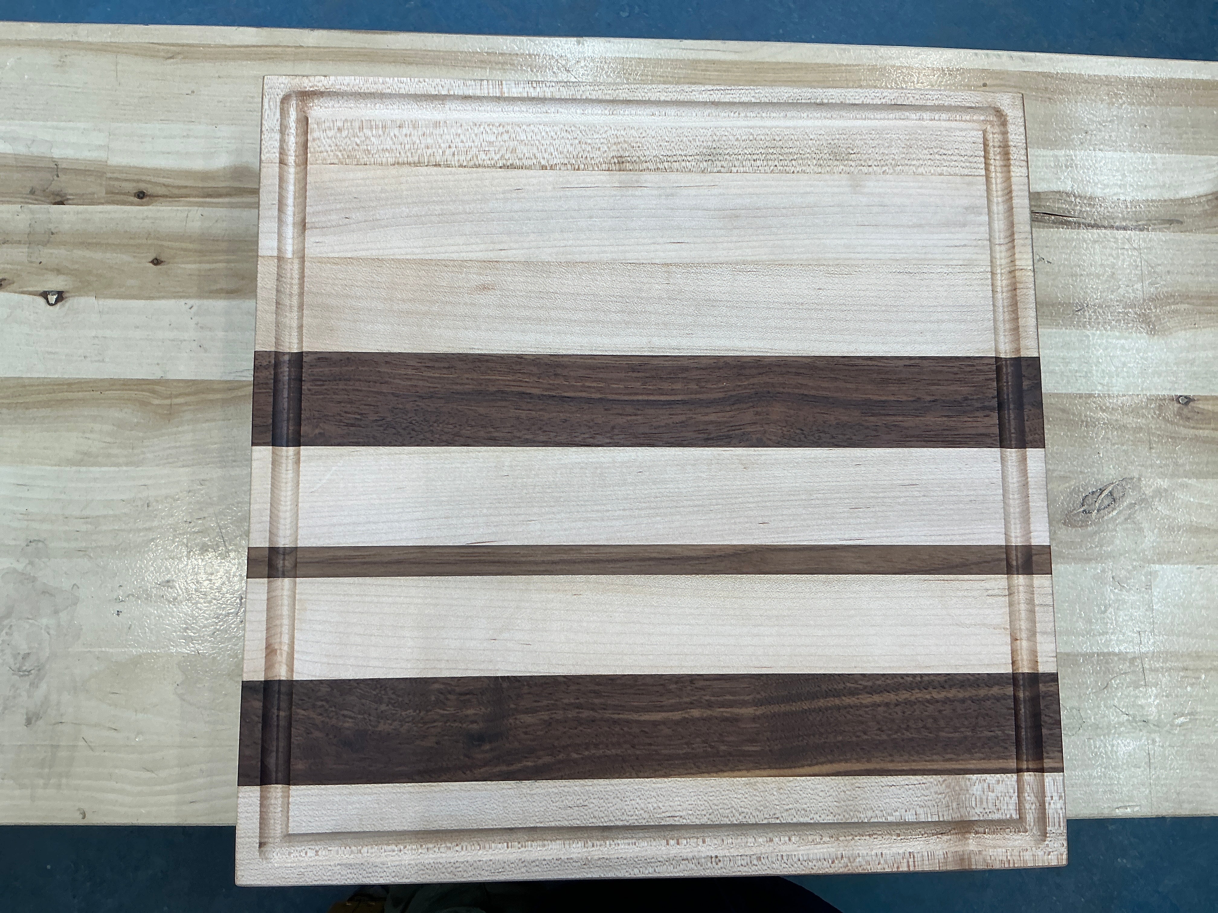 81MWG3 Large Square Cutting Board Maple & Walnut Grooved