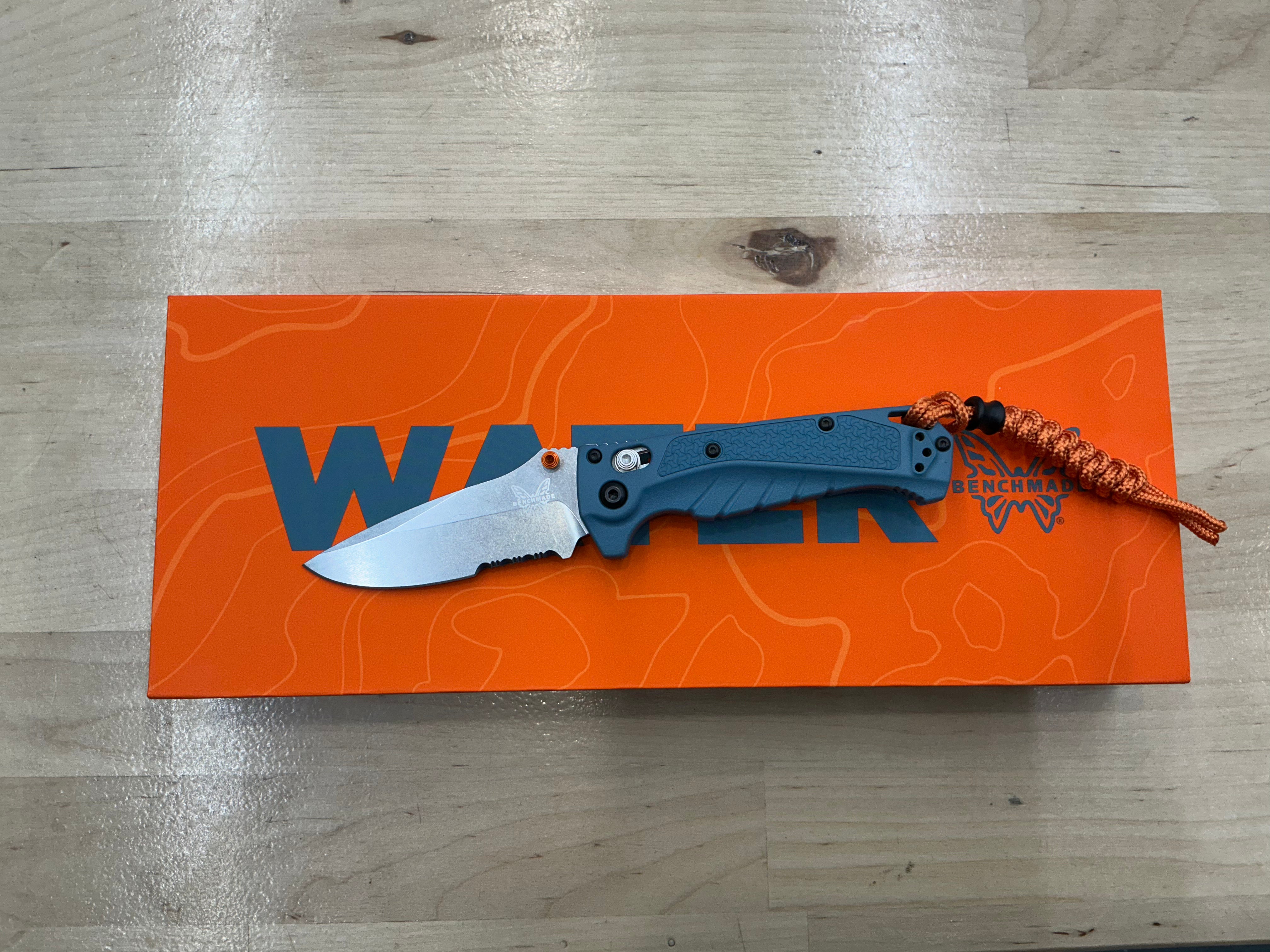 Benchmade Mini Adira Depth Blue Serrated 18065S
