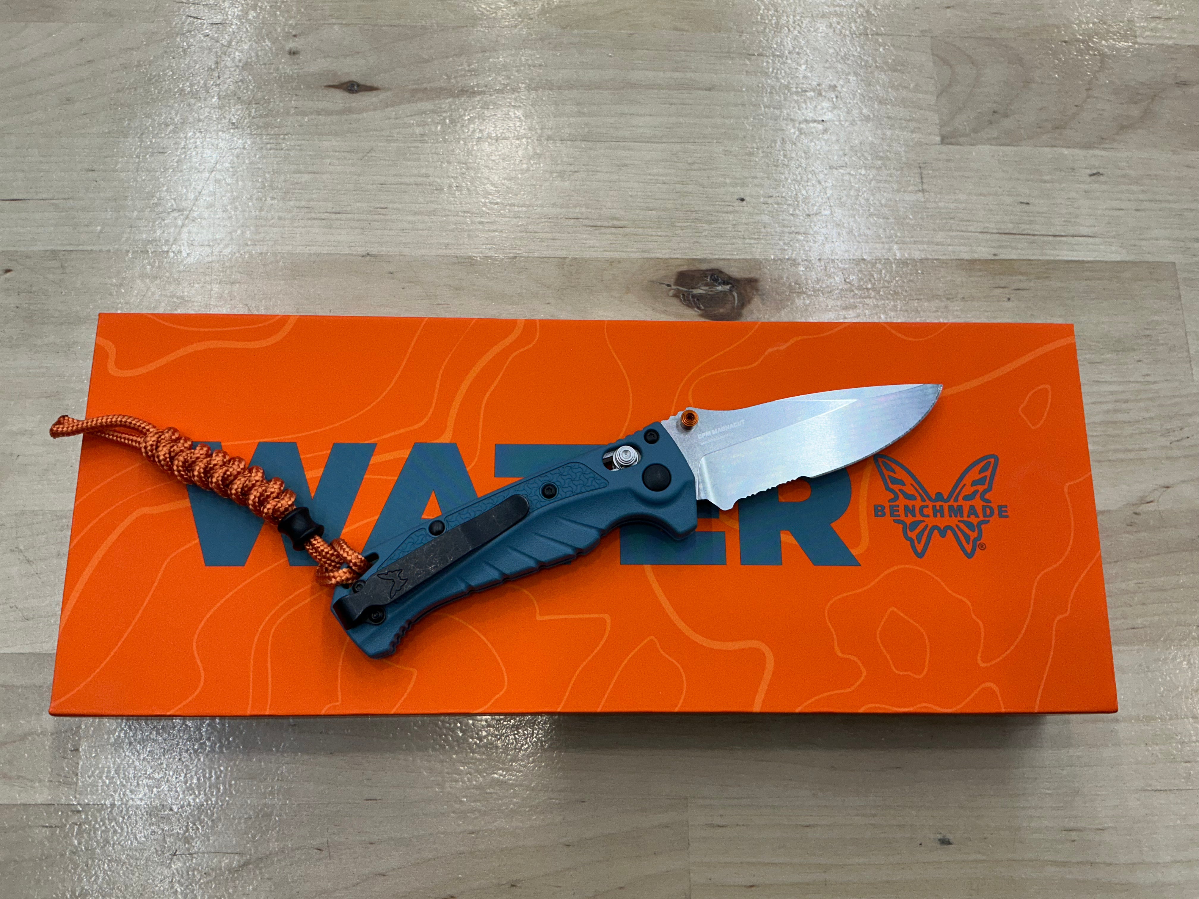Benchmade Mini Adira Depth Blue Serrated 18065S