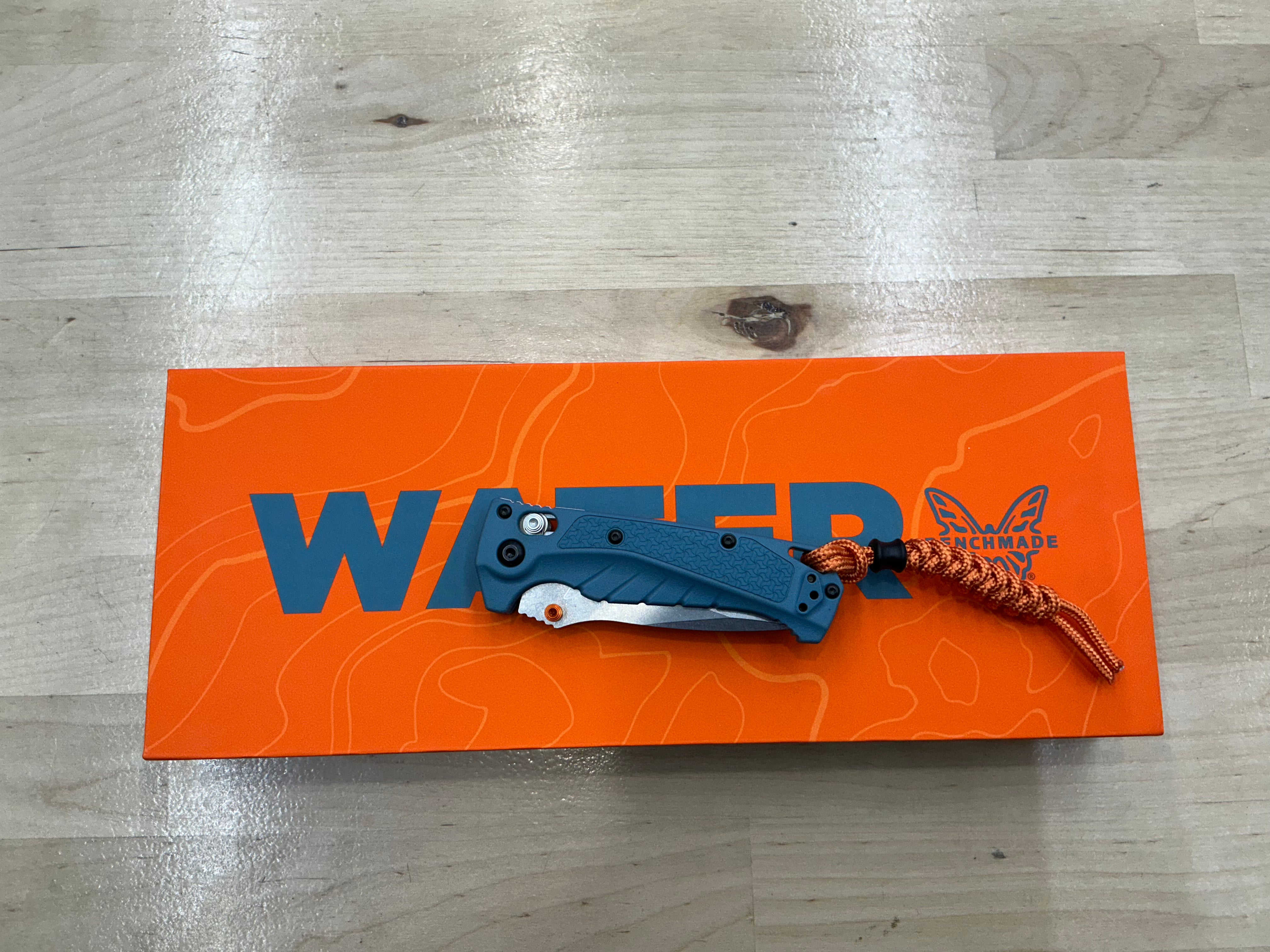 Benchmade Mini Adira Depth Blue Serrated 18065S