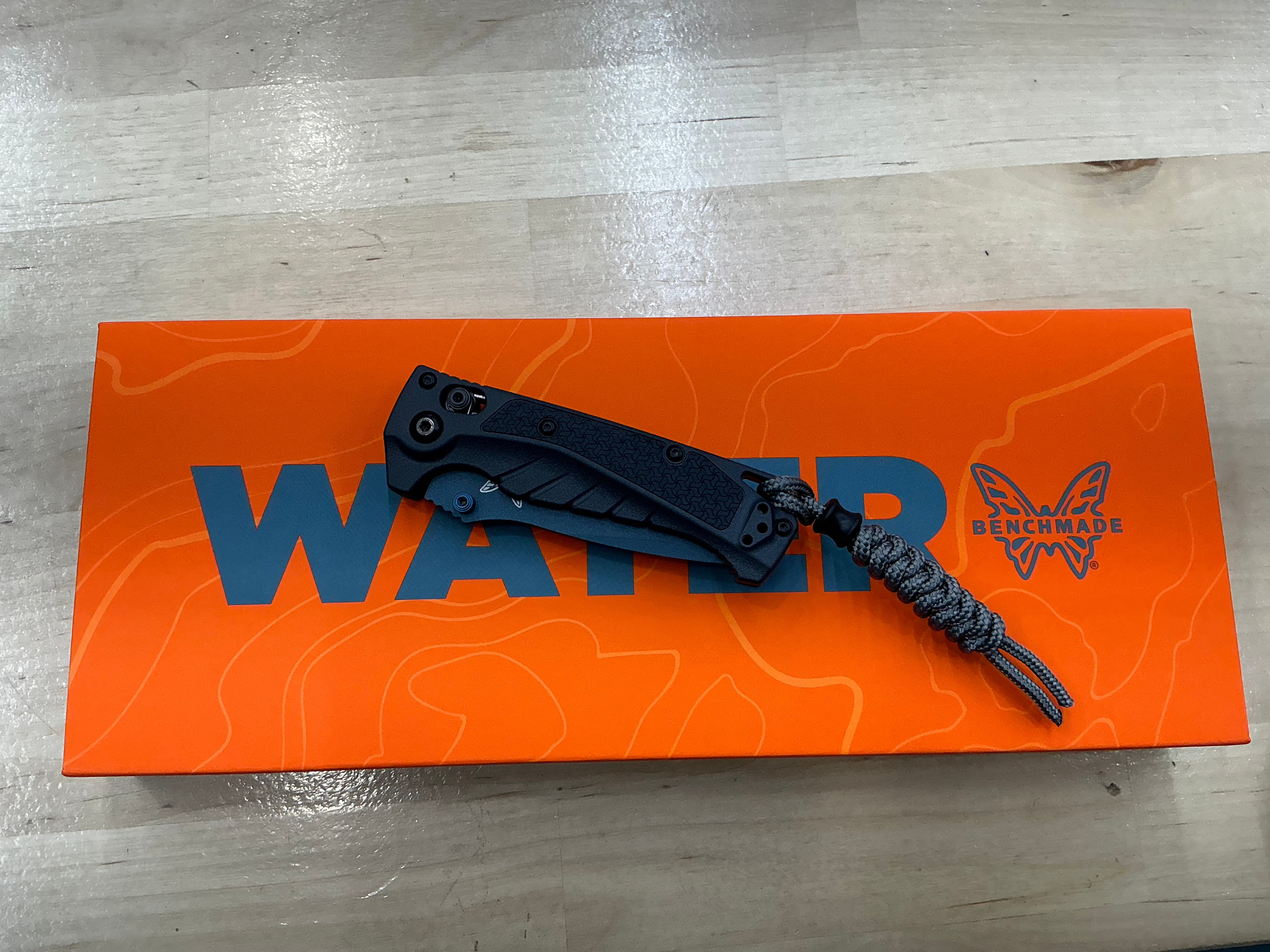 Benchmade Mini Adira Tempest Grey Serrated 18065SBT-01