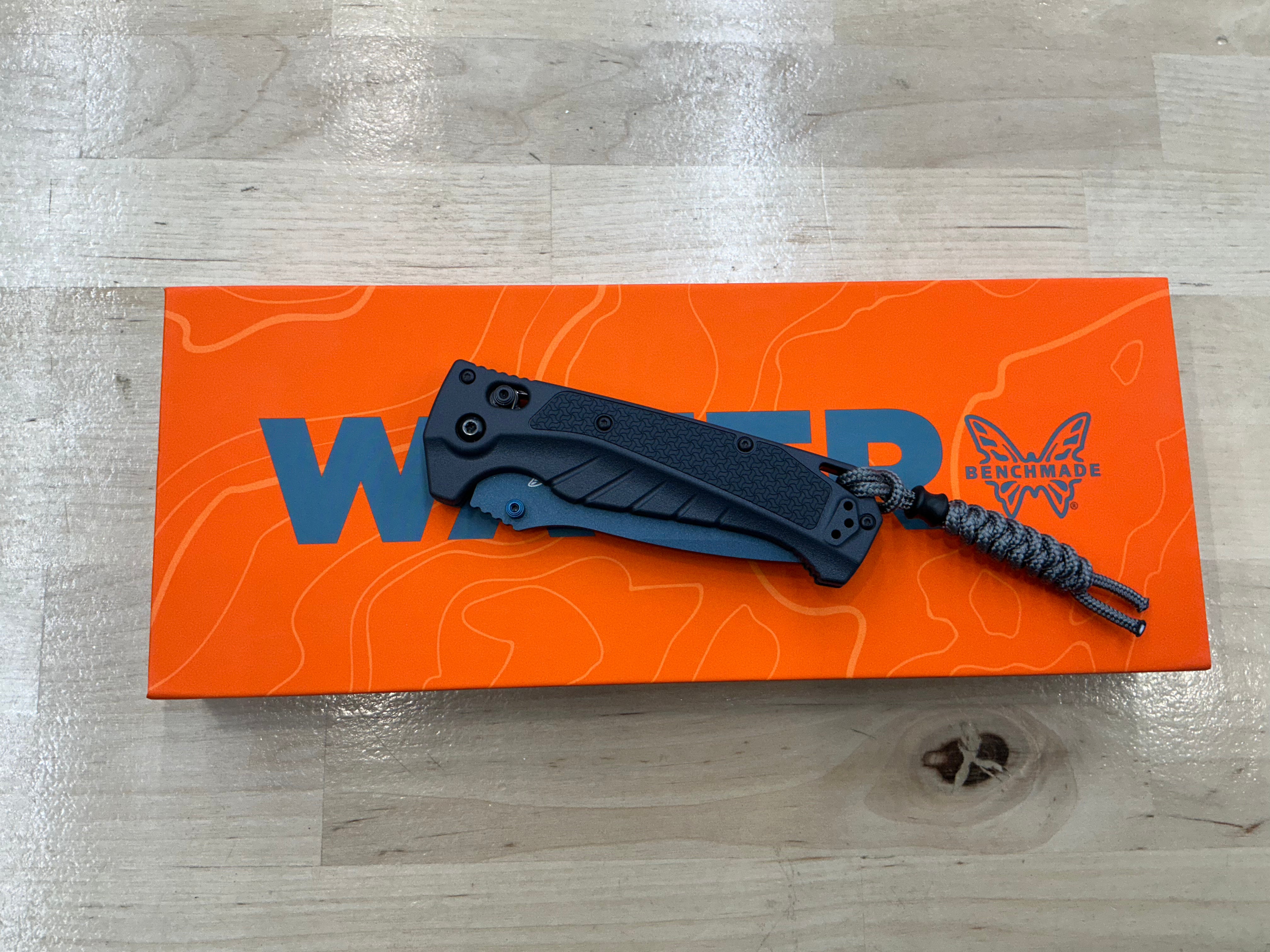 Benchmade Adira Tempest Grey Serrated 18060SBT-01