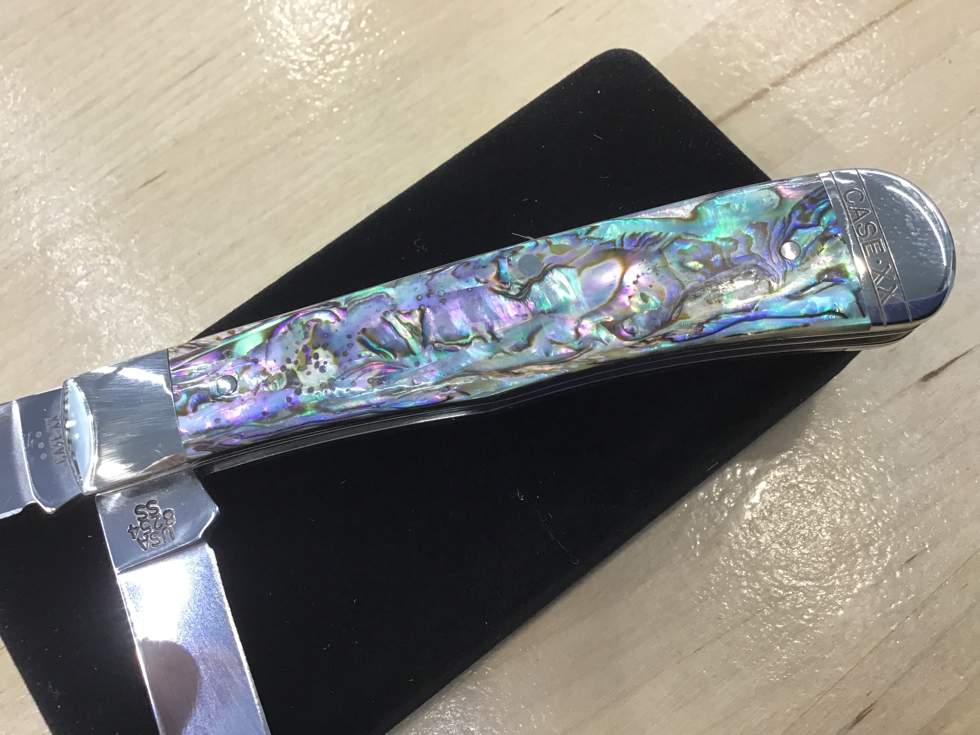 Two Bladed Trapper Abalone Smooth Stainless Steel 12000
