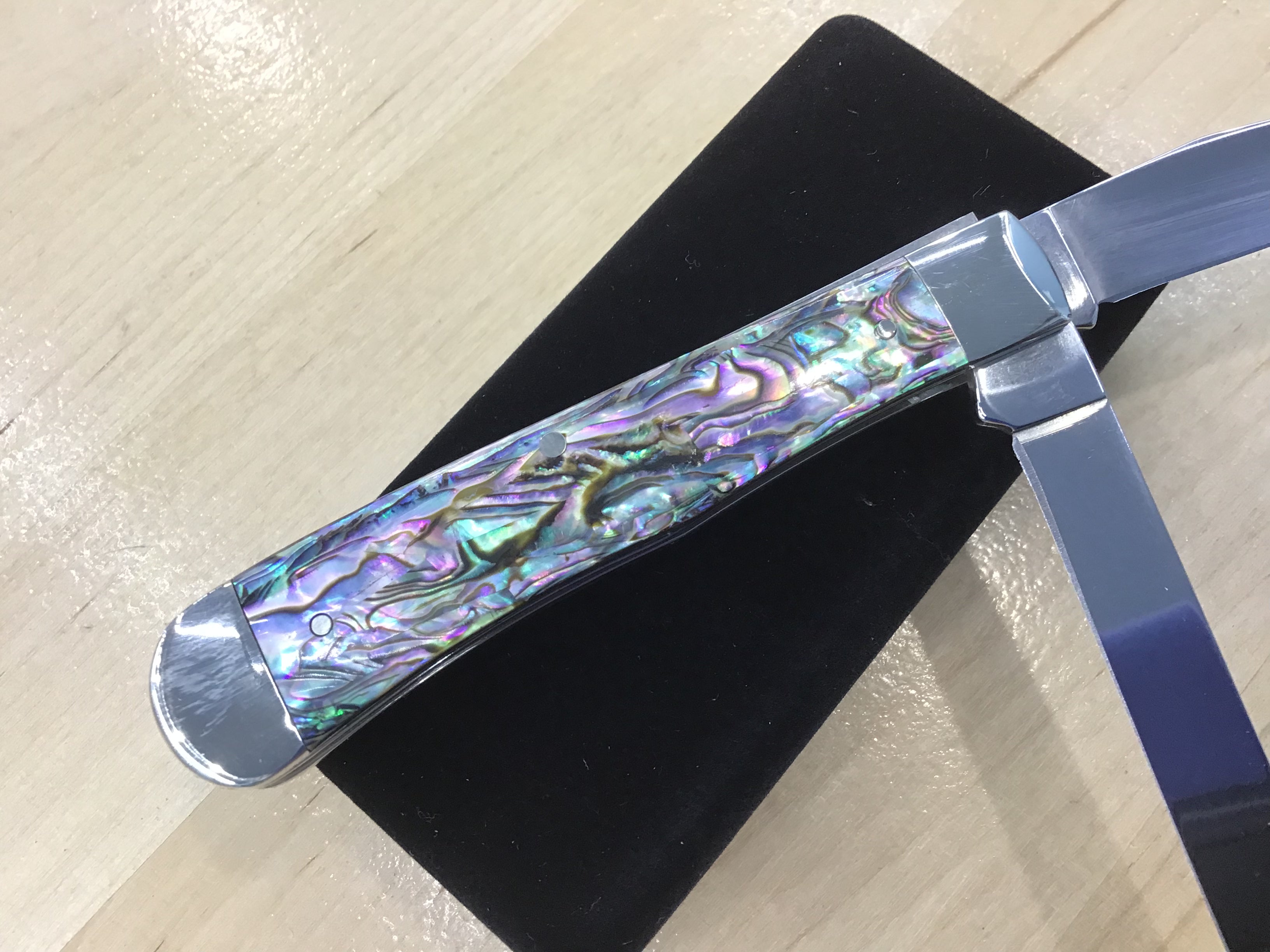 Two Bladed Trapper Abalone Smooth Stainless Steel 12000