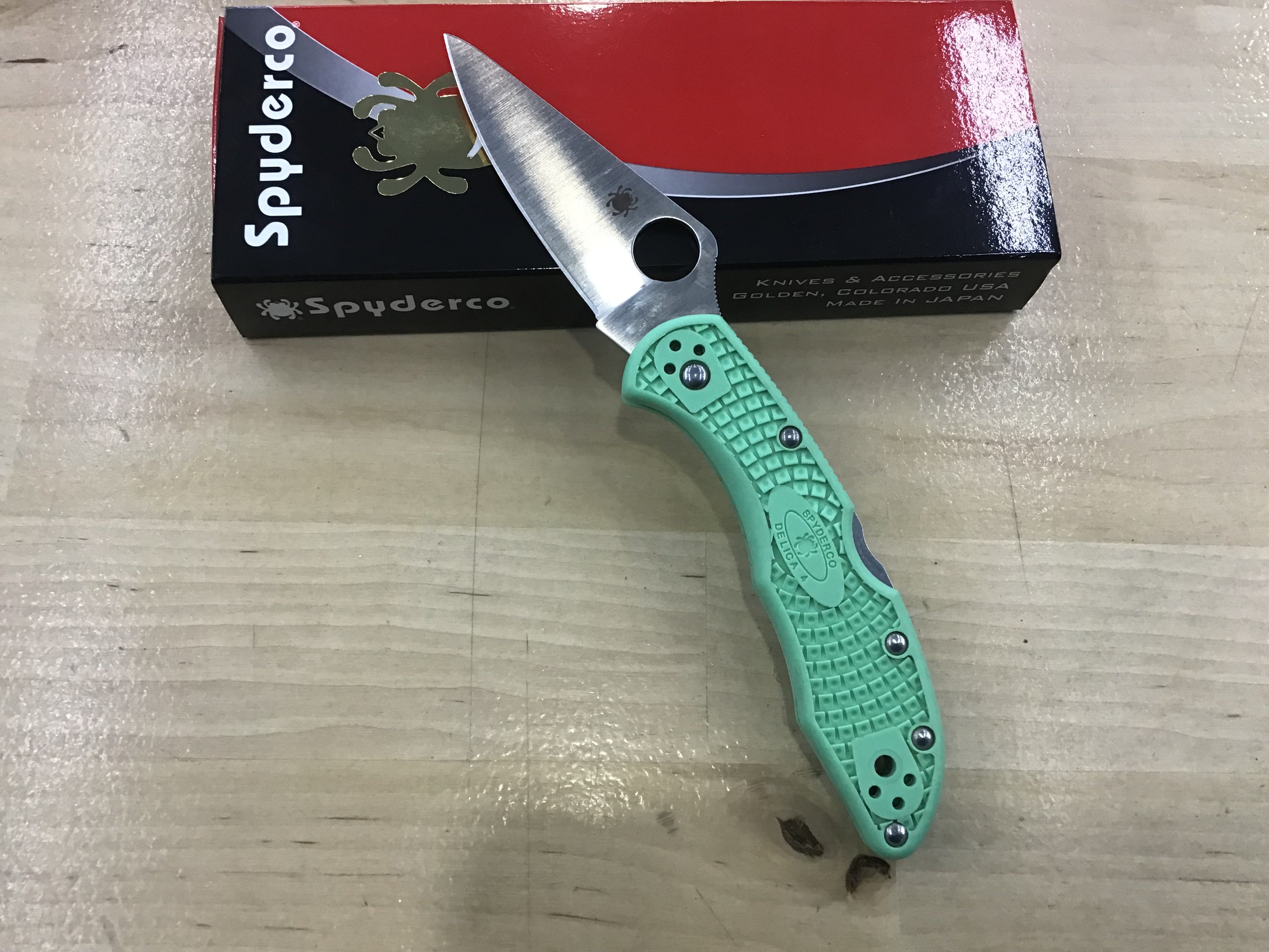 Spyderco Delica 4 M4 à l'état neuf