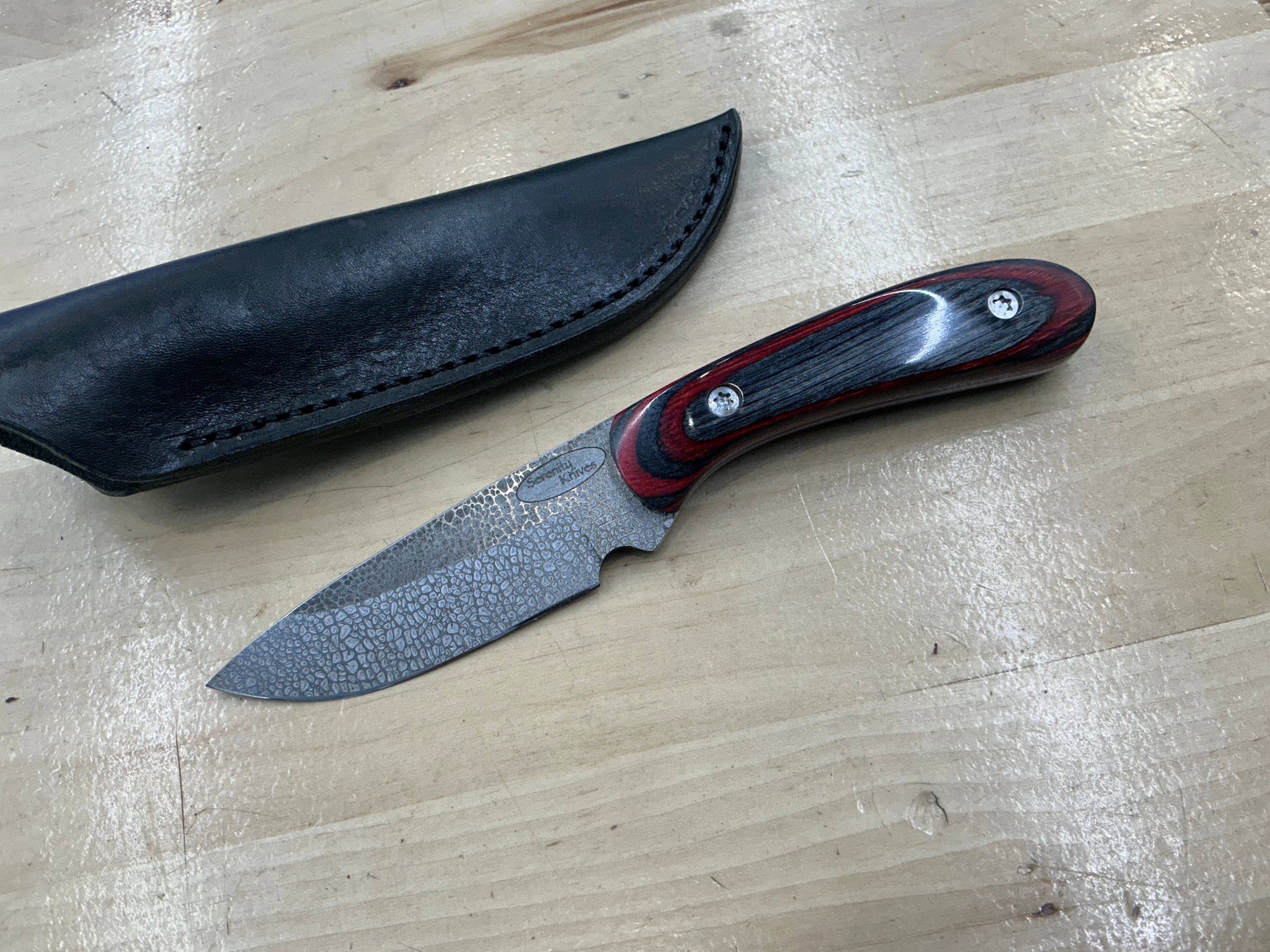 713 Utility Knife - Pebble in 154CM with Black/Red Laminated Wood Handle