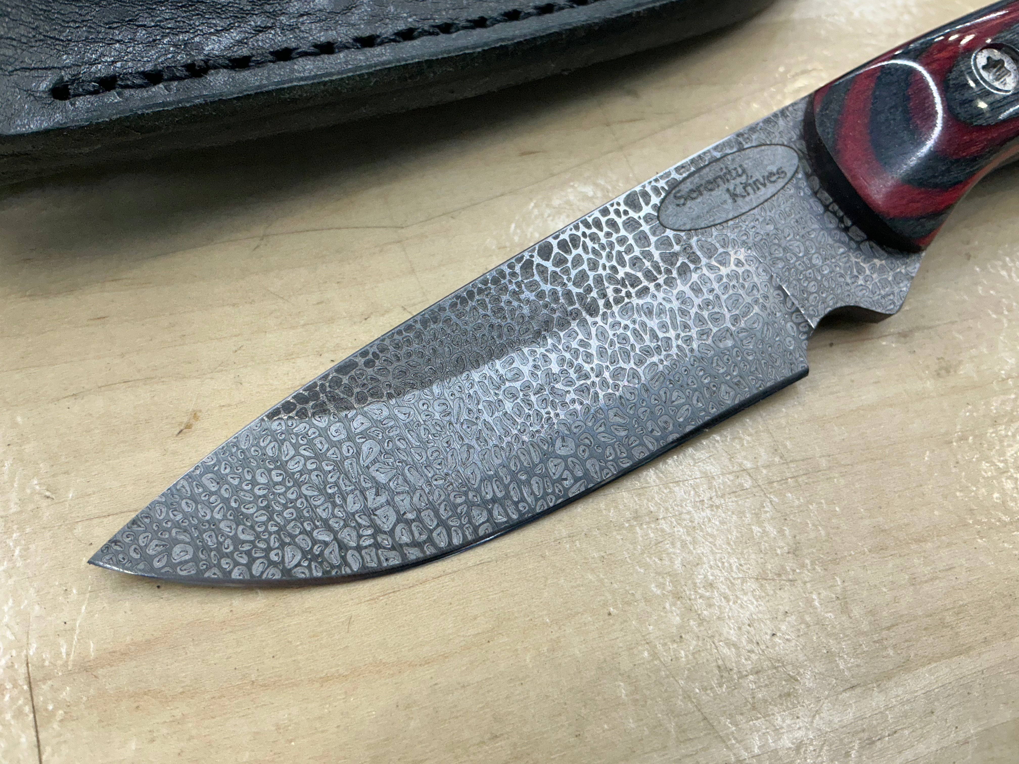 713 Utility Knife - Pebble in 154CM with Black/Red Laminated Wood Handle