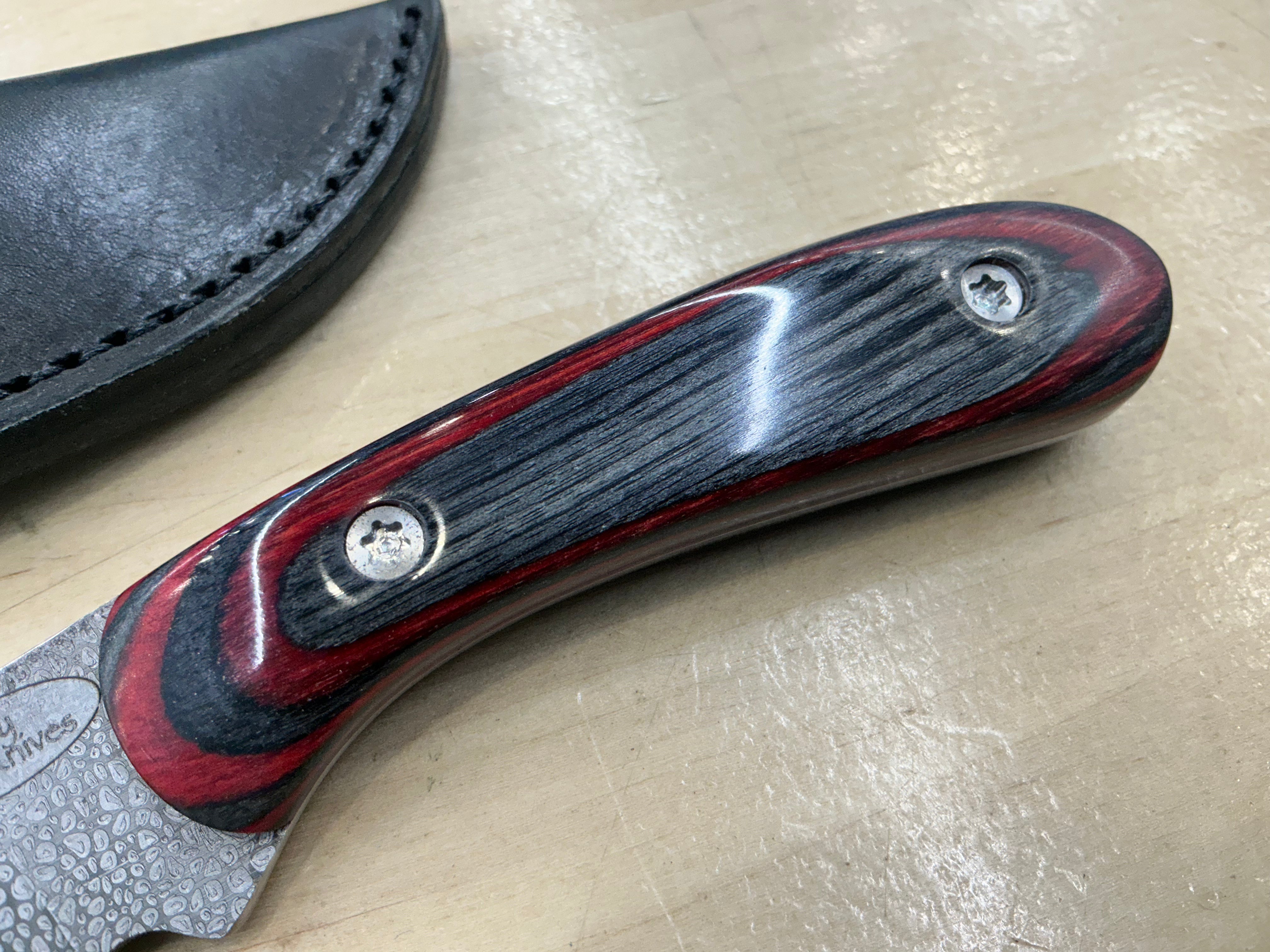 713 Utility Knife - Pebble in 154CM with Black/Red Laminated Wood Handle