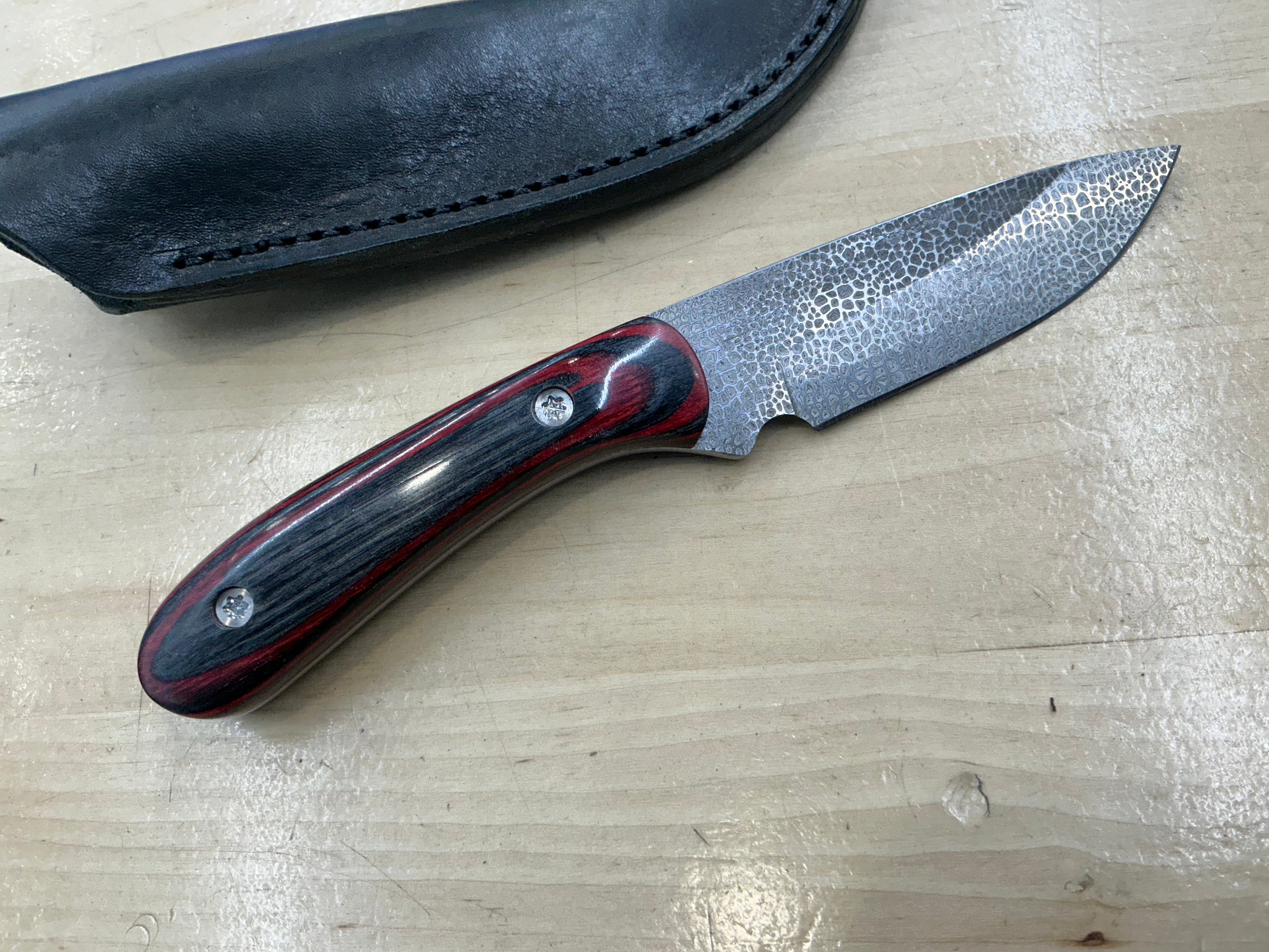 713 Utility Knife - Pebble in 154CM with Black/Red Laminated Wood Handle