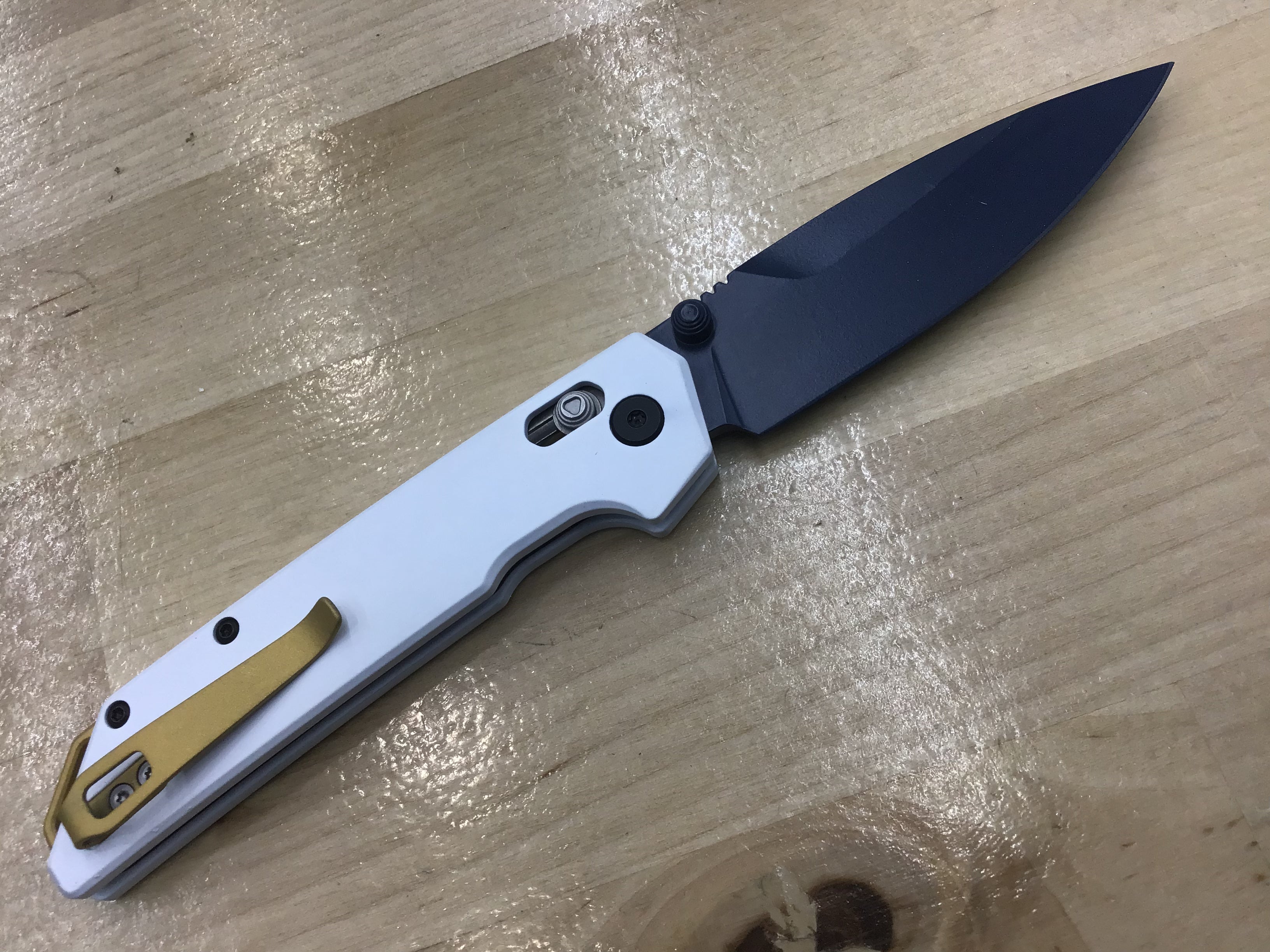 Lame D2 personnalisée Kershaw Iridium Astros des années 1990 avec manche en aluminium Cerakote bleu et blanc 