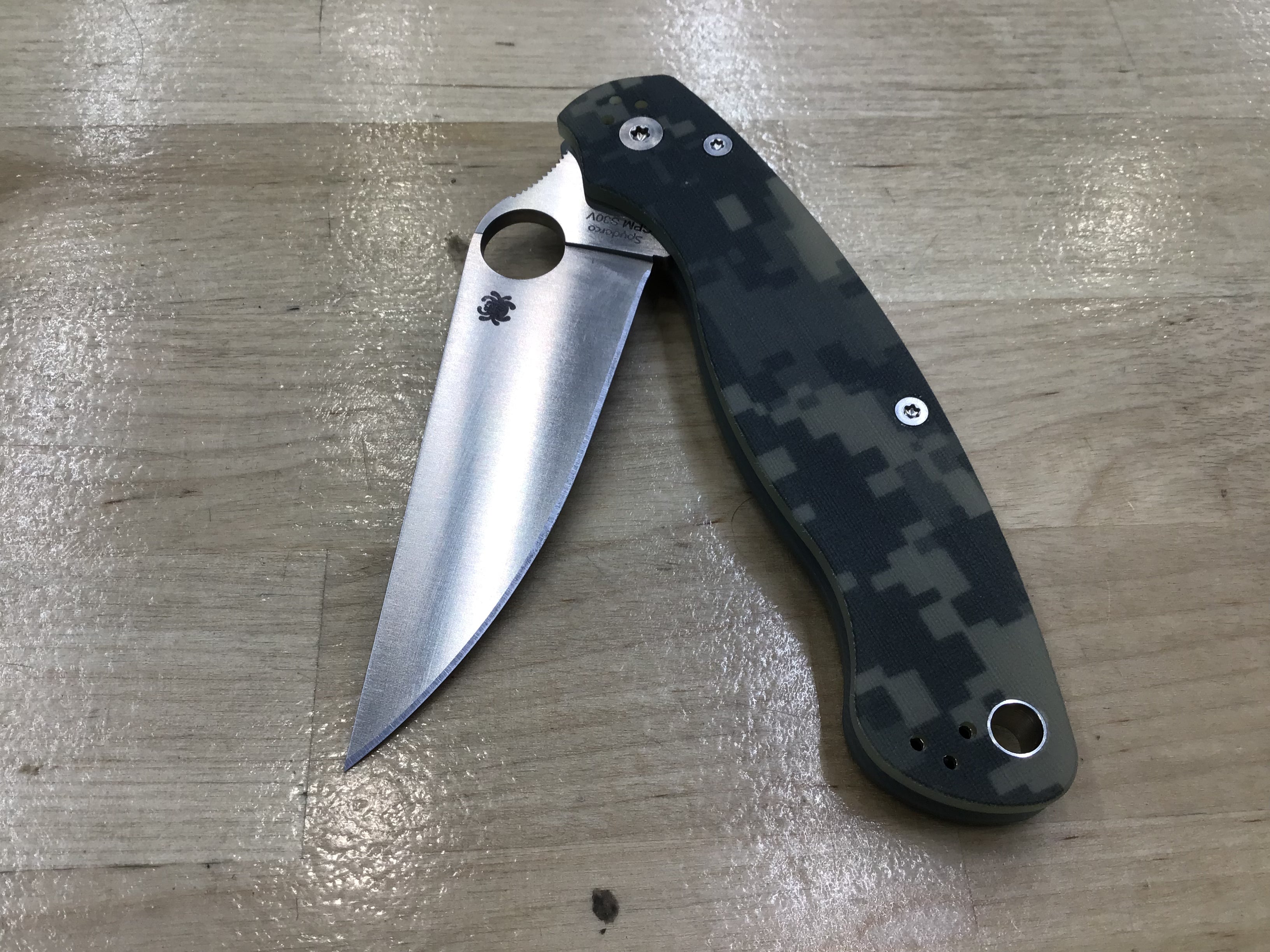 Spyderco Military 2 Compression Lock Camo G-10 Satin CPM-S30V C36GPCMO2