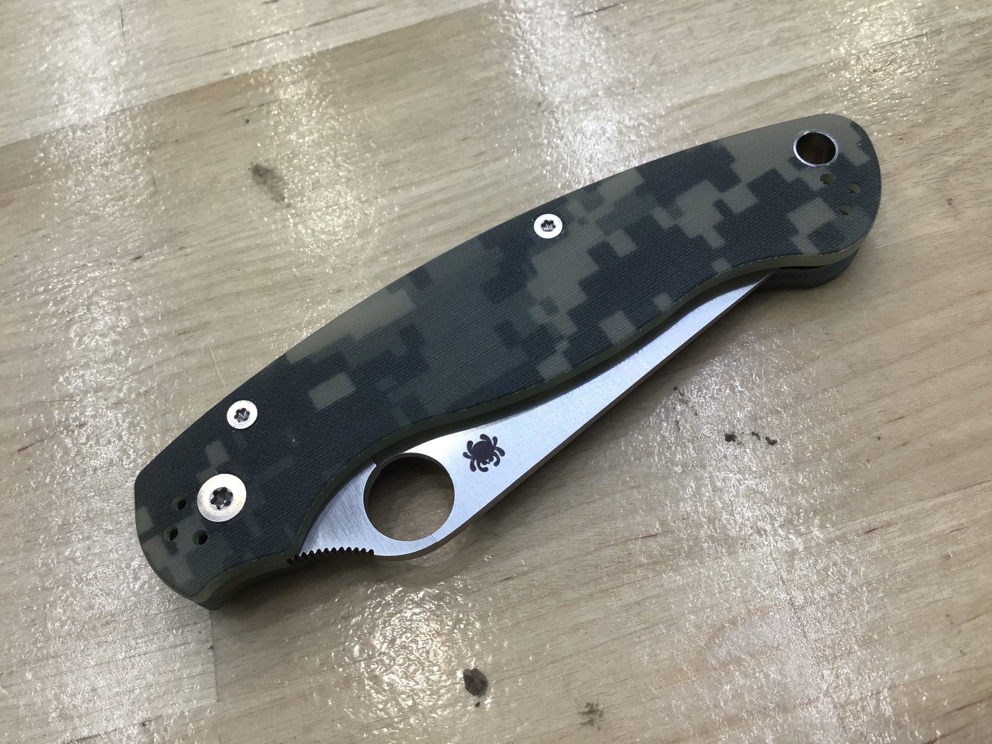 Spyderco Military 2 Compression Lock Camo G-10 Satin CPM-S30V C36GPCMO2