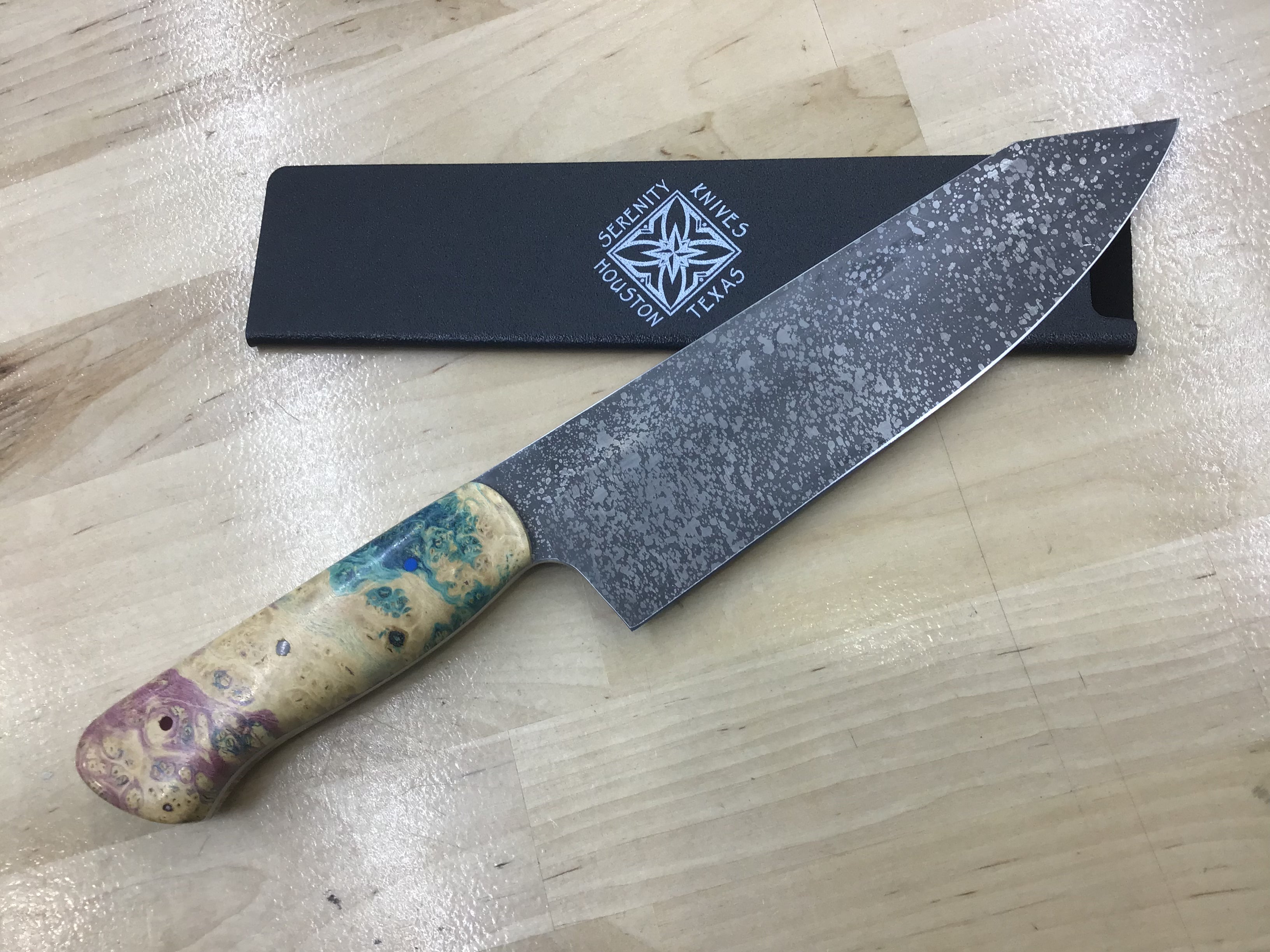 Cuchillo Gyuto con punta K en acabado lavado a la piedra con doble ácido MagnaCut de CPM y mango de arce negundo teñido dos veces