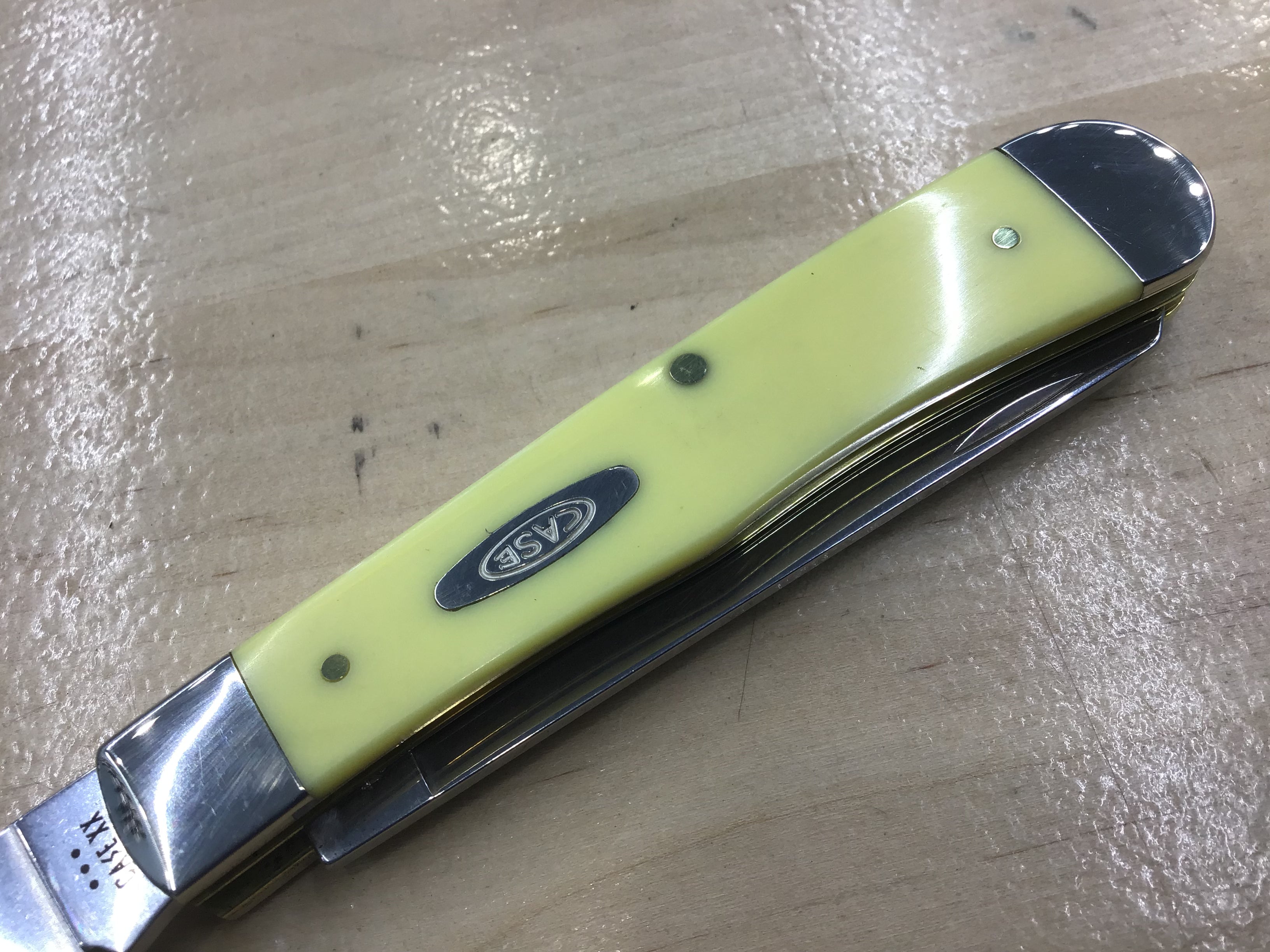 Cuchillo Case Trapper de 4,25" amarillo 