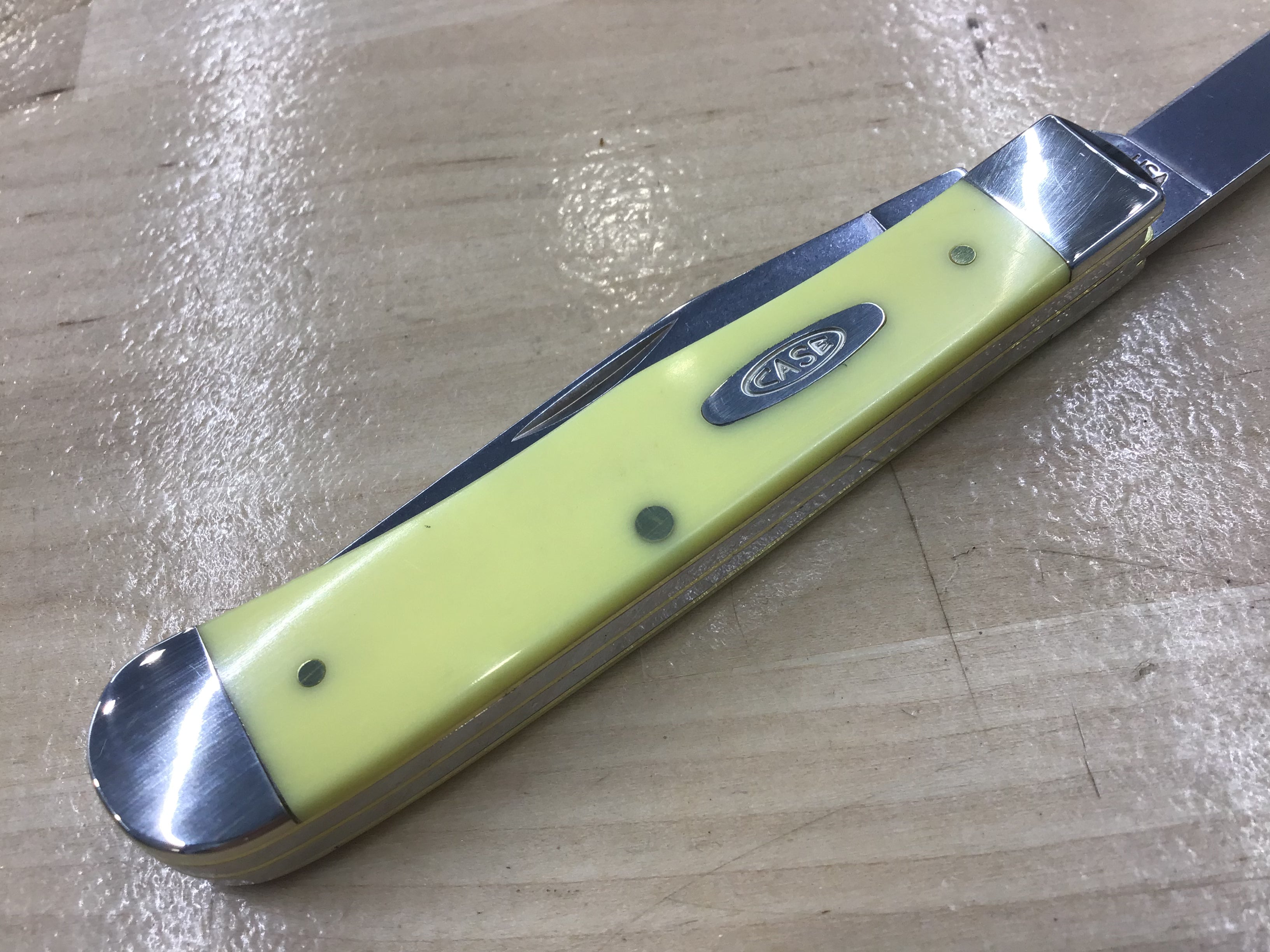 Cuchillo Case Trapper de 4,25" amarillo 