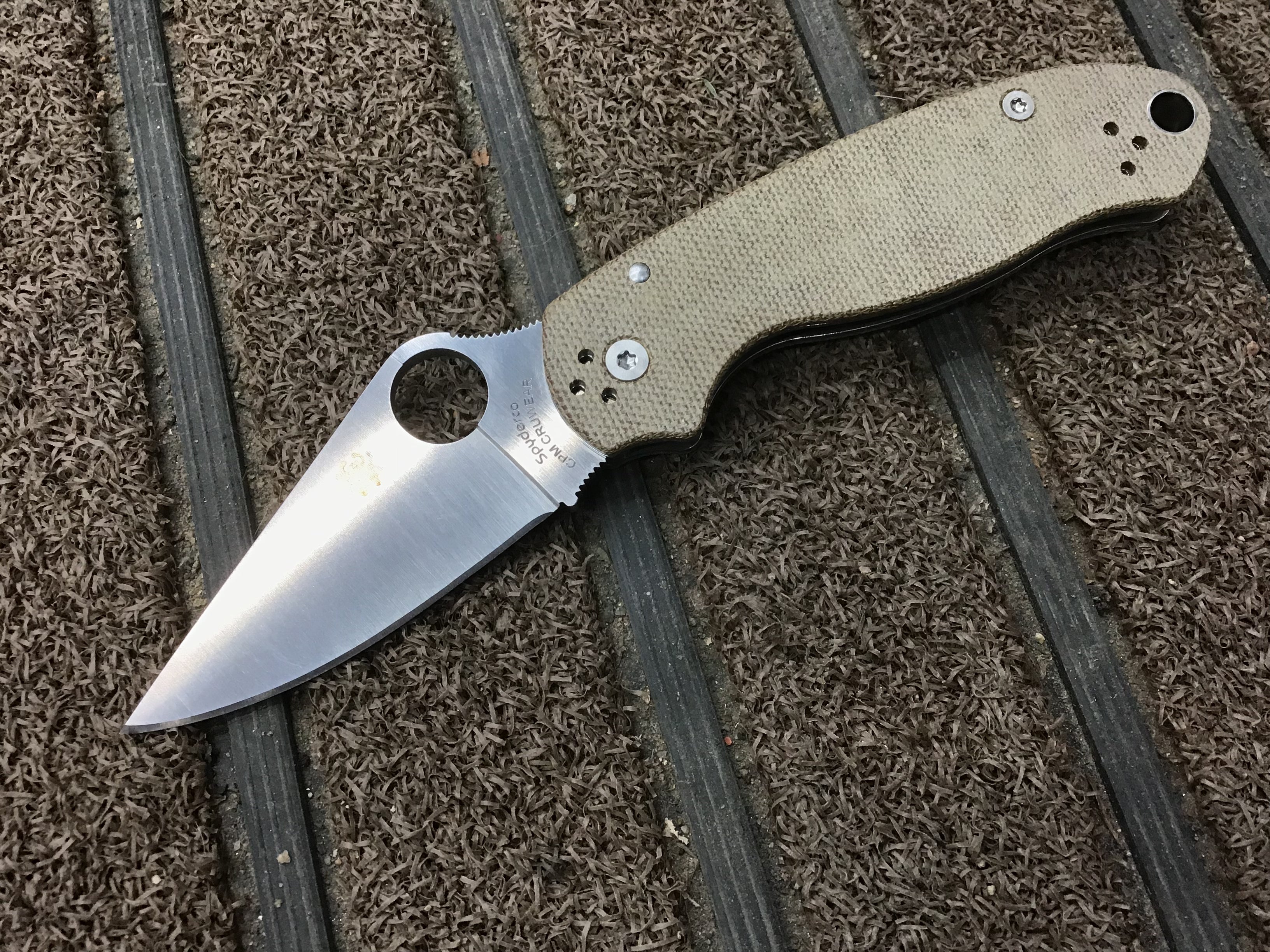 Spyderco Para 3 CRUWEAR y Lona Micarta C223MPCW