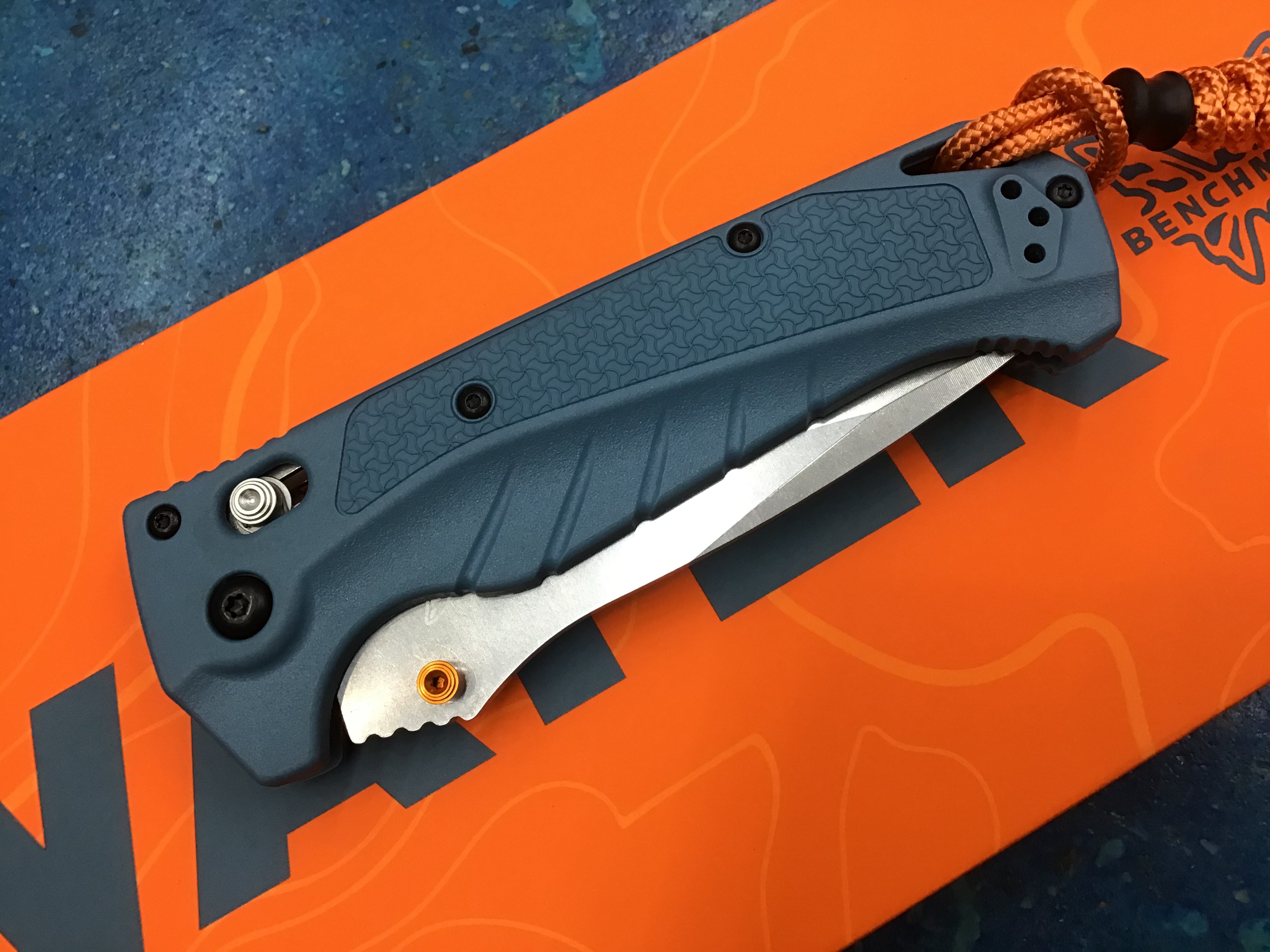 Benchmade Adira CPM MagnaCut Blue Textured Polymer