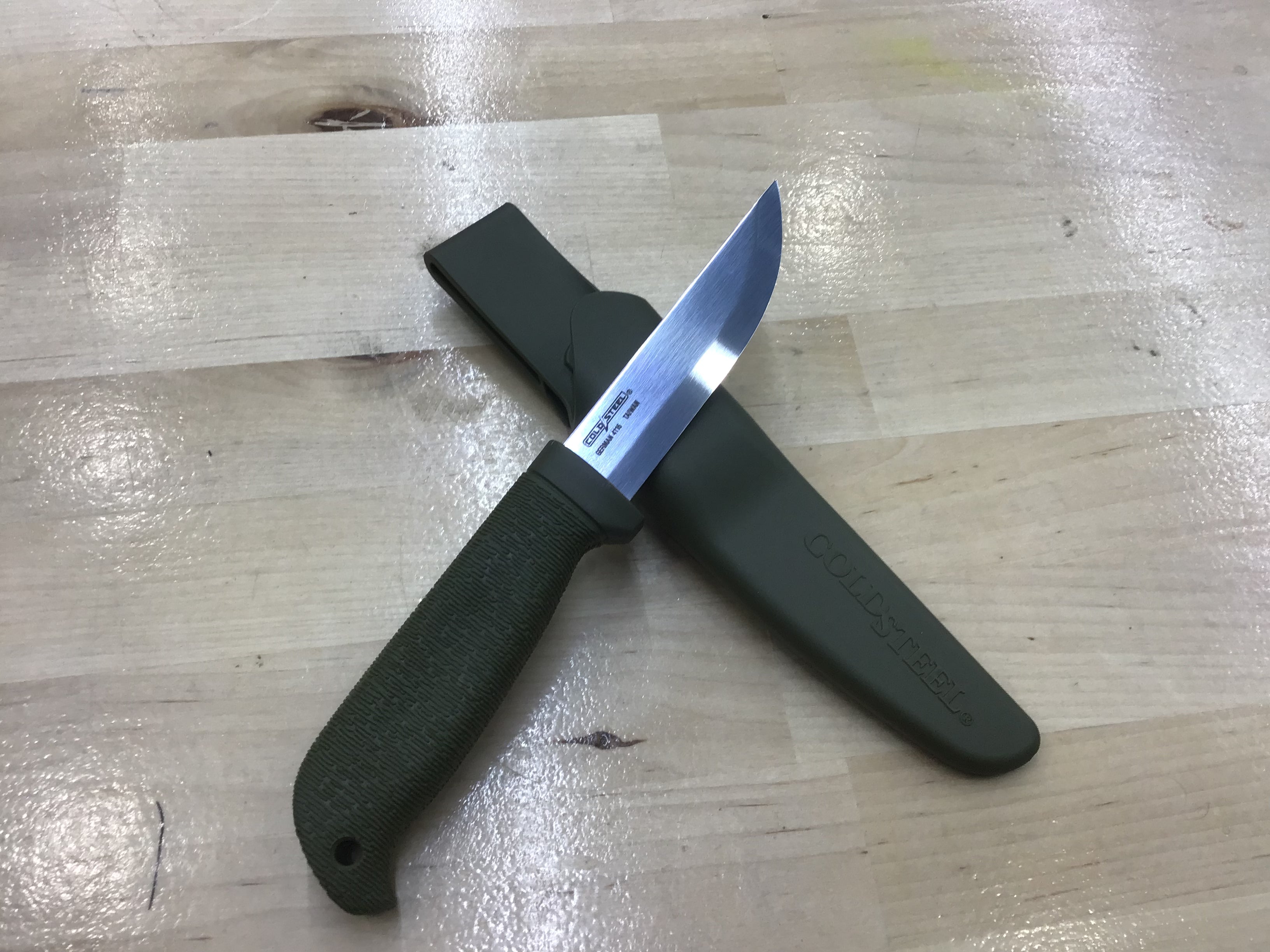 Cuchillo de hoja fija Cold Steel Finn Hawk verde (satinado de 4")