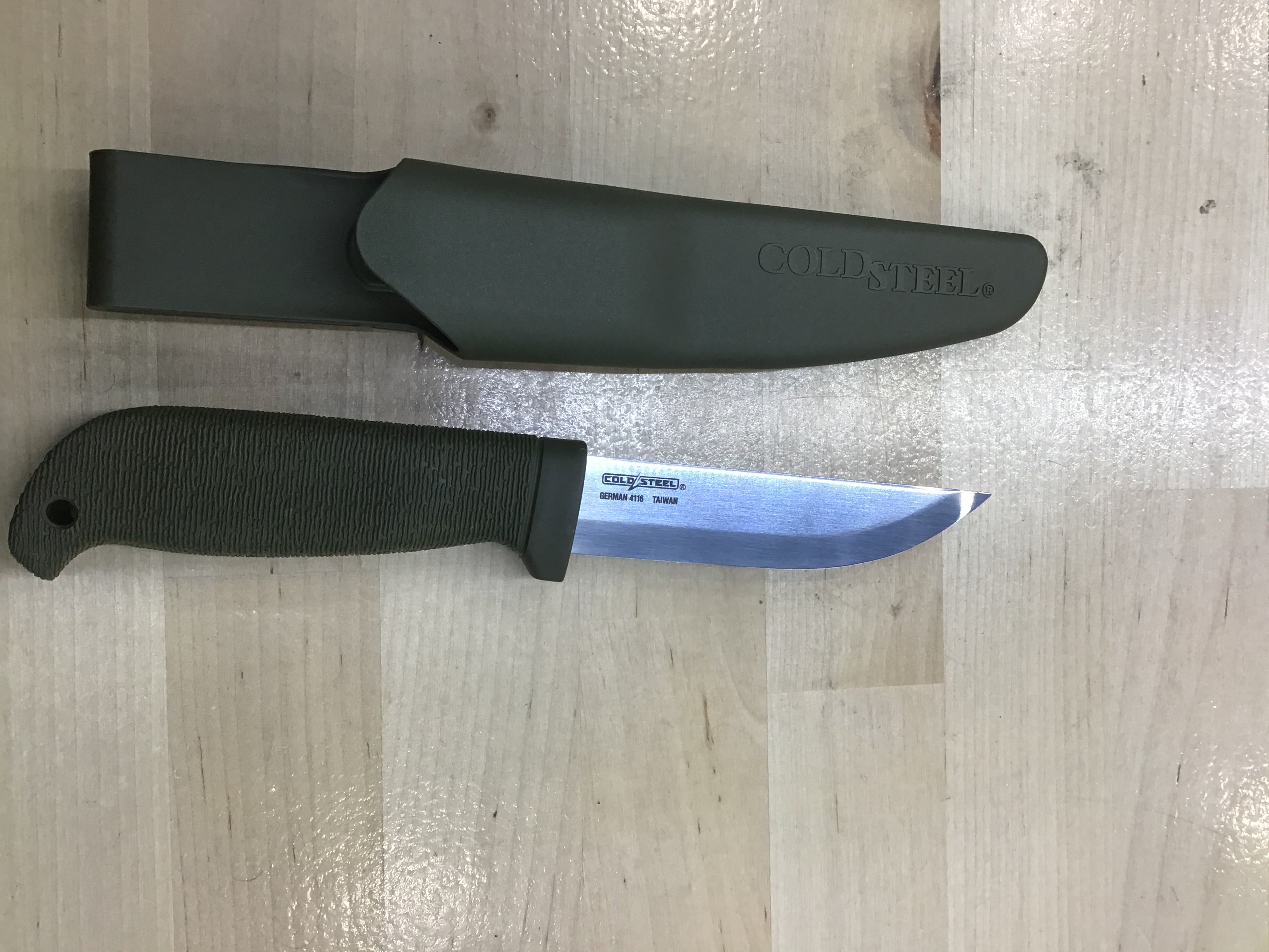 Couteau à lame fixe Cold Steel Finn Hawk vert (4" satiné)