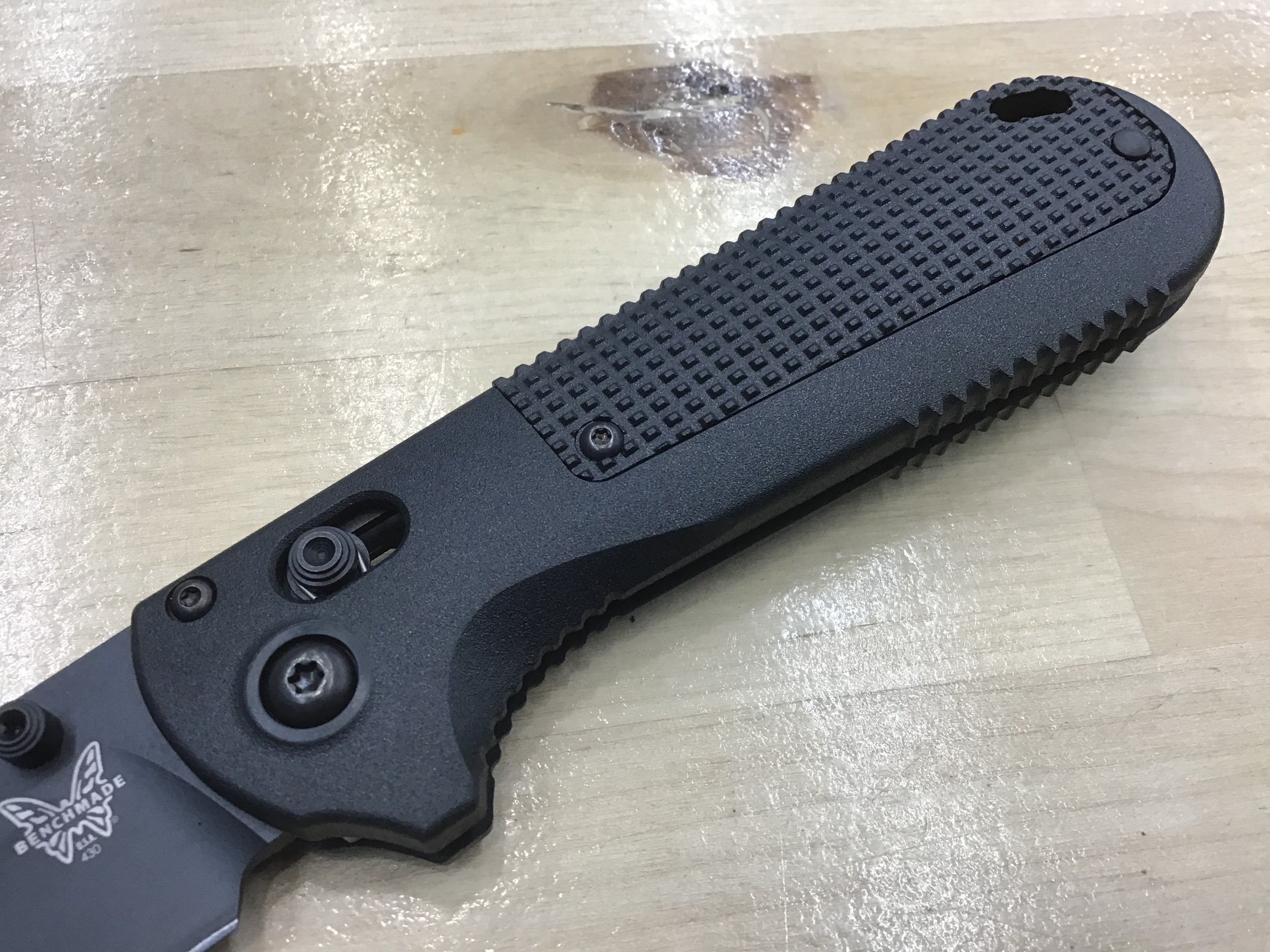 Lame Benchmade Redoubt Black Cerakote CPM-D2 avec manche en Grivory noir 430BK-02