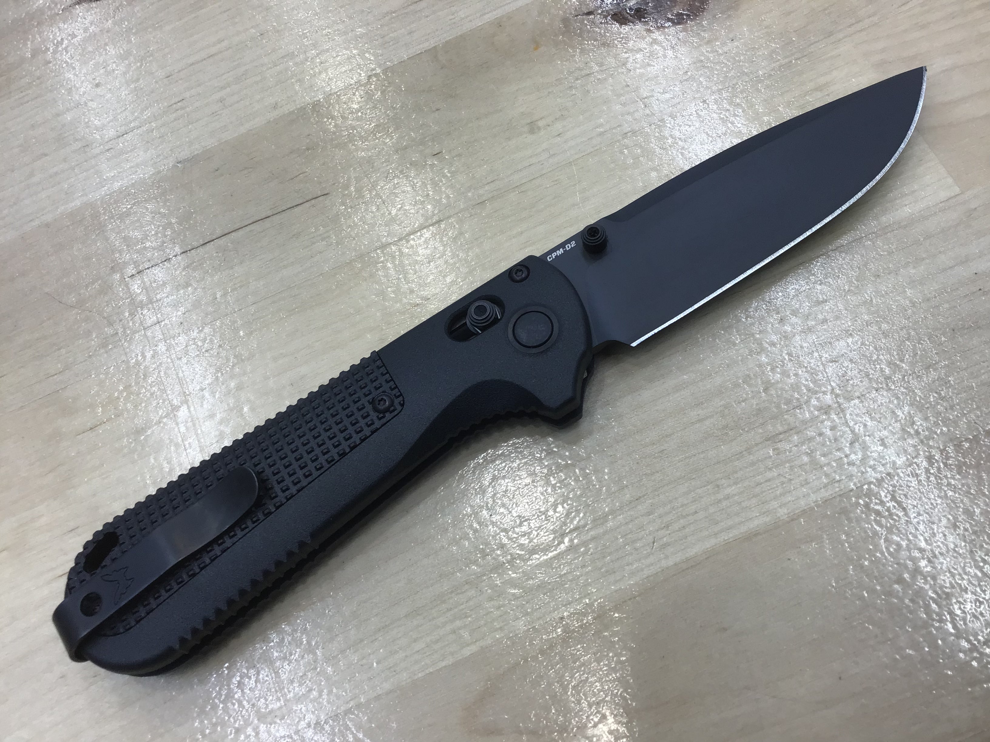 Lame Benchmade Redoubt Black Cerakote CPM-D2 avec manche en Grivory noir 430BK-02