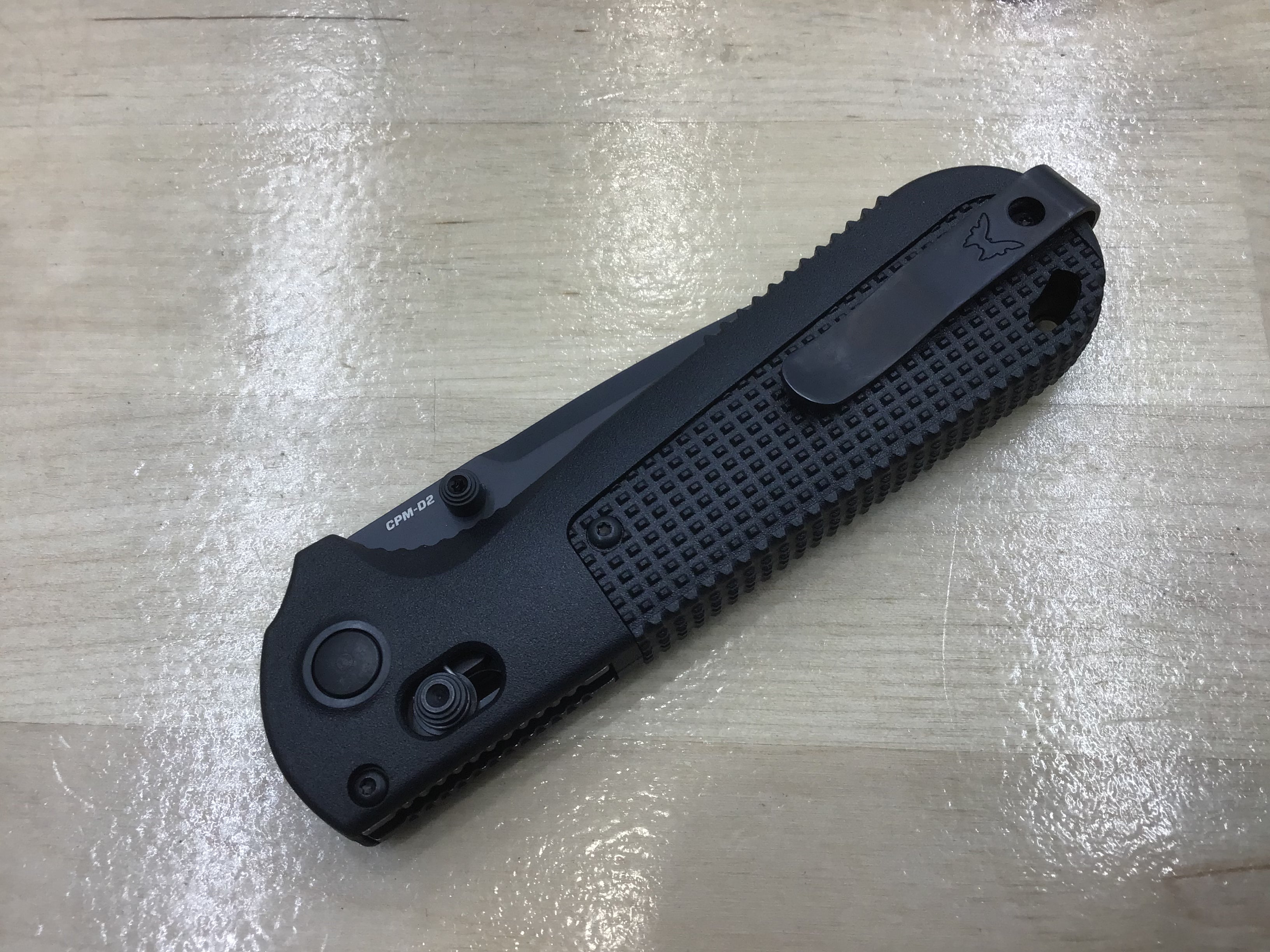 Lame Benchmade Redoubt Black Cerakote CPM-D2 avec manche en Grivory noir 430BK-02