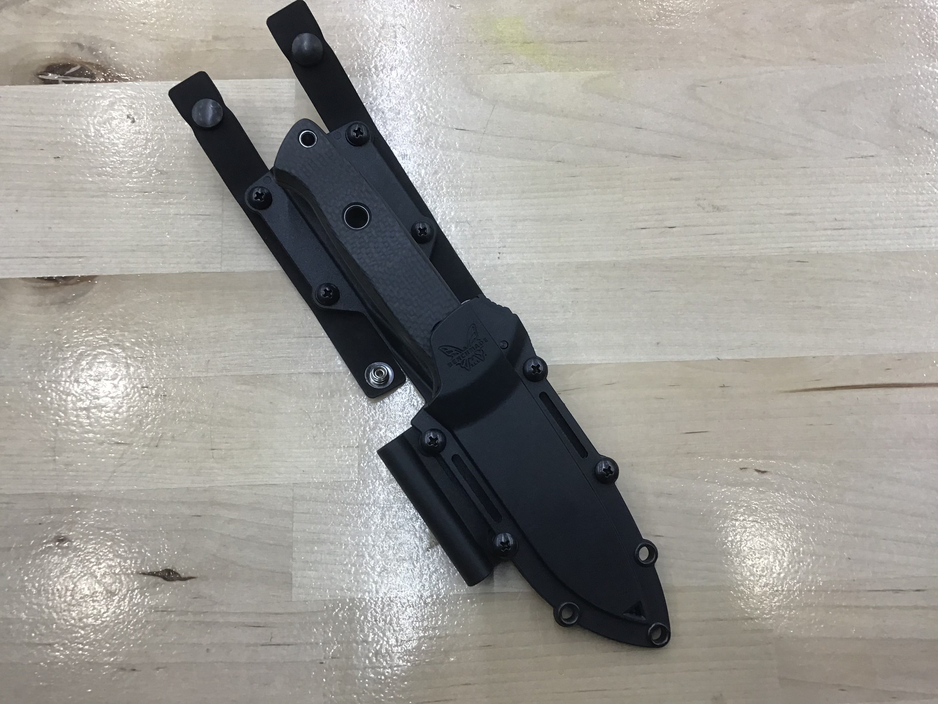 Benchmade Bushcrafter Fibra de carbono y Cruwear 163BK