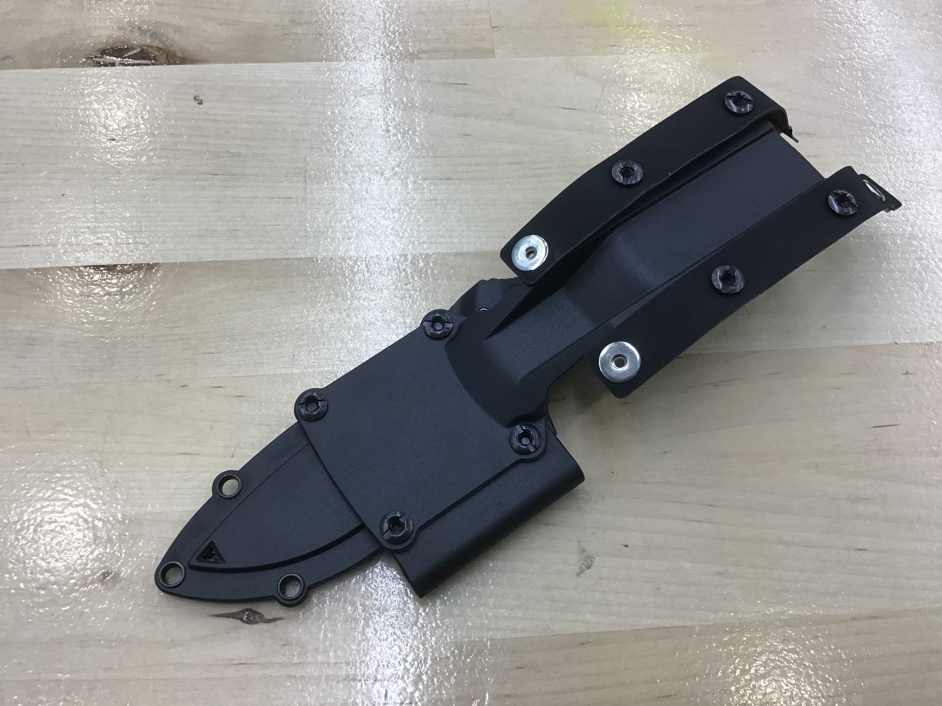 Benchmade Bushcrafter Fibra de carbono y Cruwear 163BK