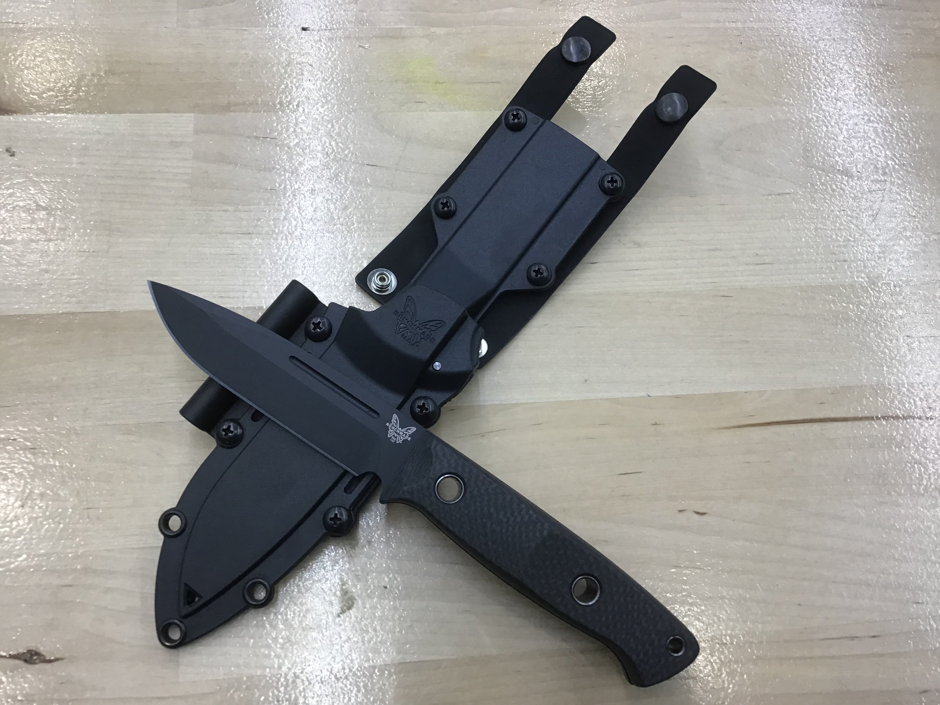 Benchmade Bushcrafter Fibra de carbono y Cruwear 163BK