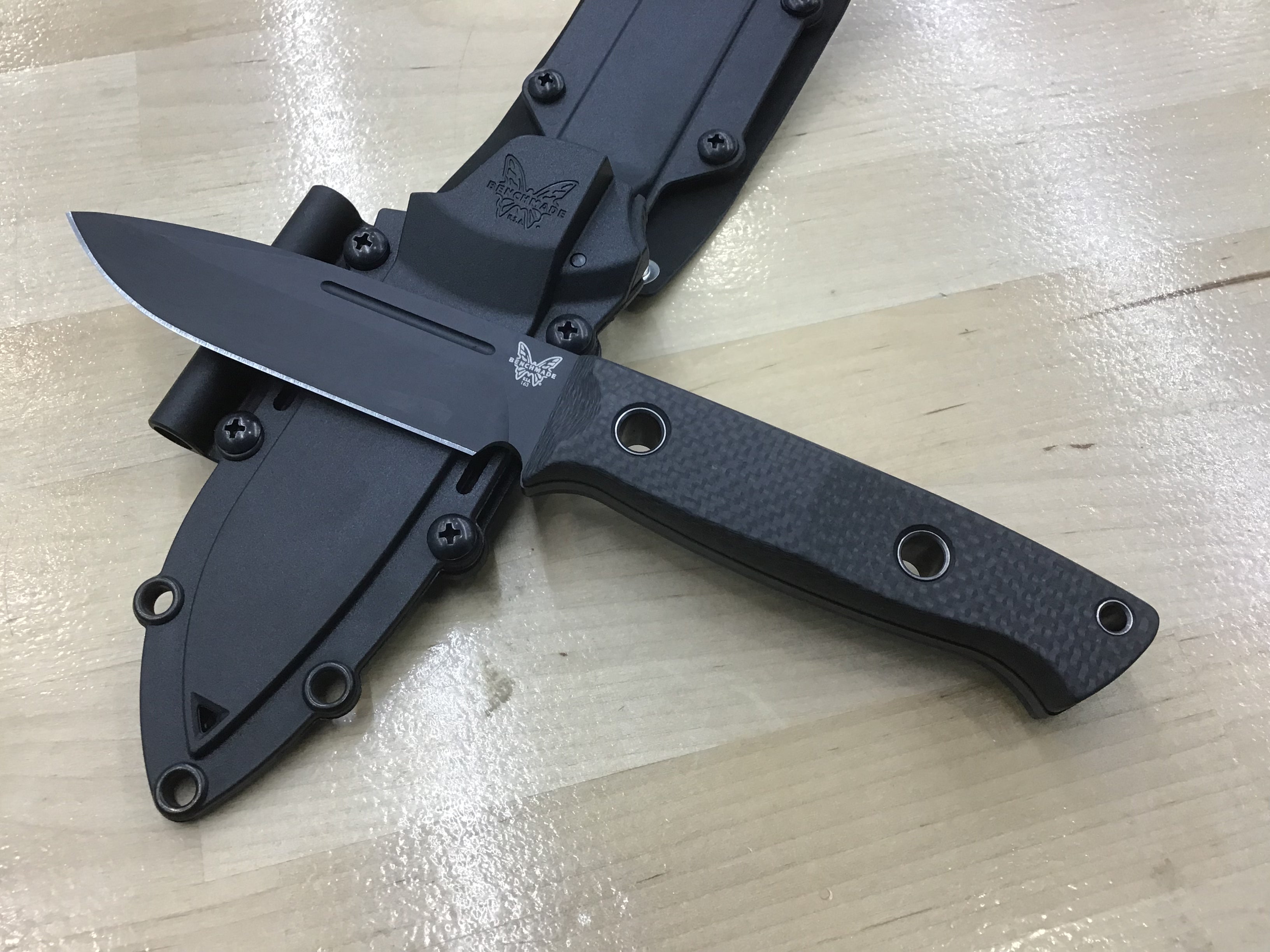 Benchmade Bushcrafter Fibra de carbono y Cruwear 163BK