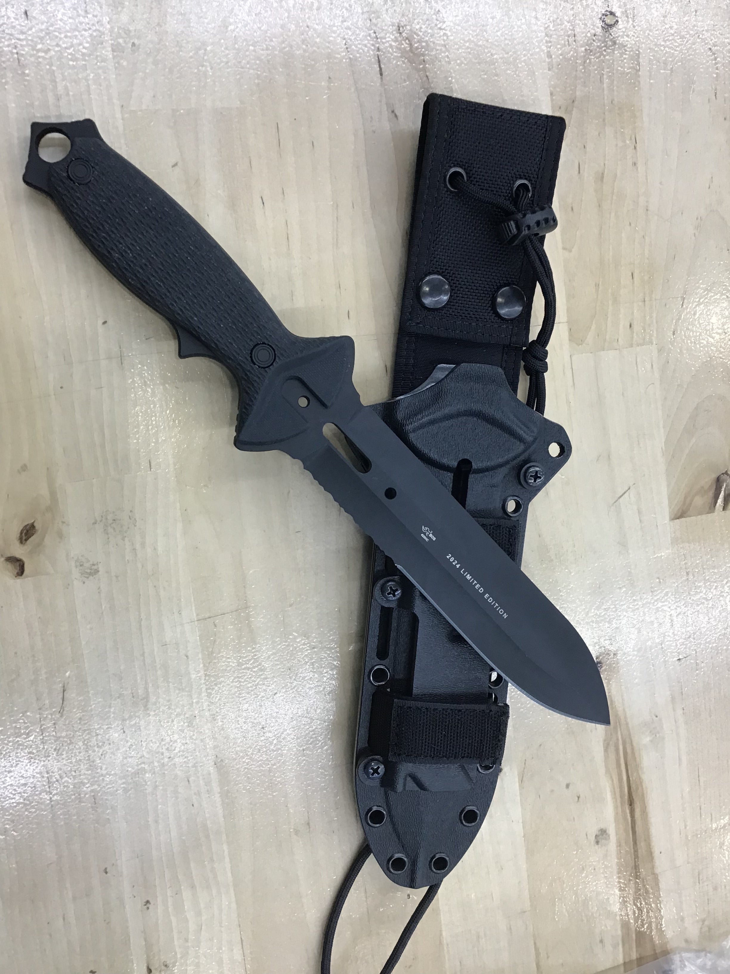 Couteau à lame fixe Buck Knives 084 Buckmaster 2.0 en G-10 noir