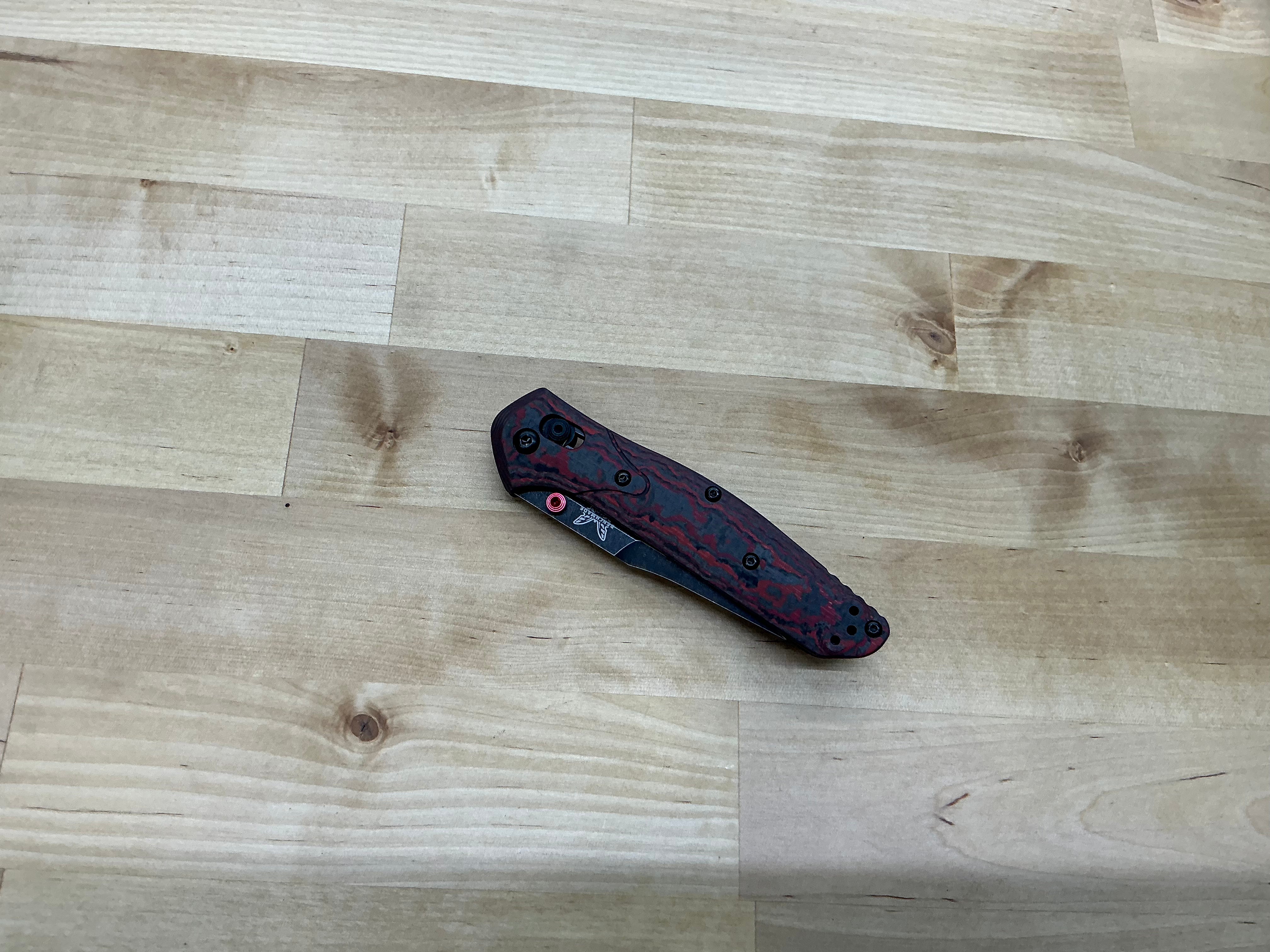 Benchmade Osborne AXIS Lock Knife Lava-flow Fat Carbon