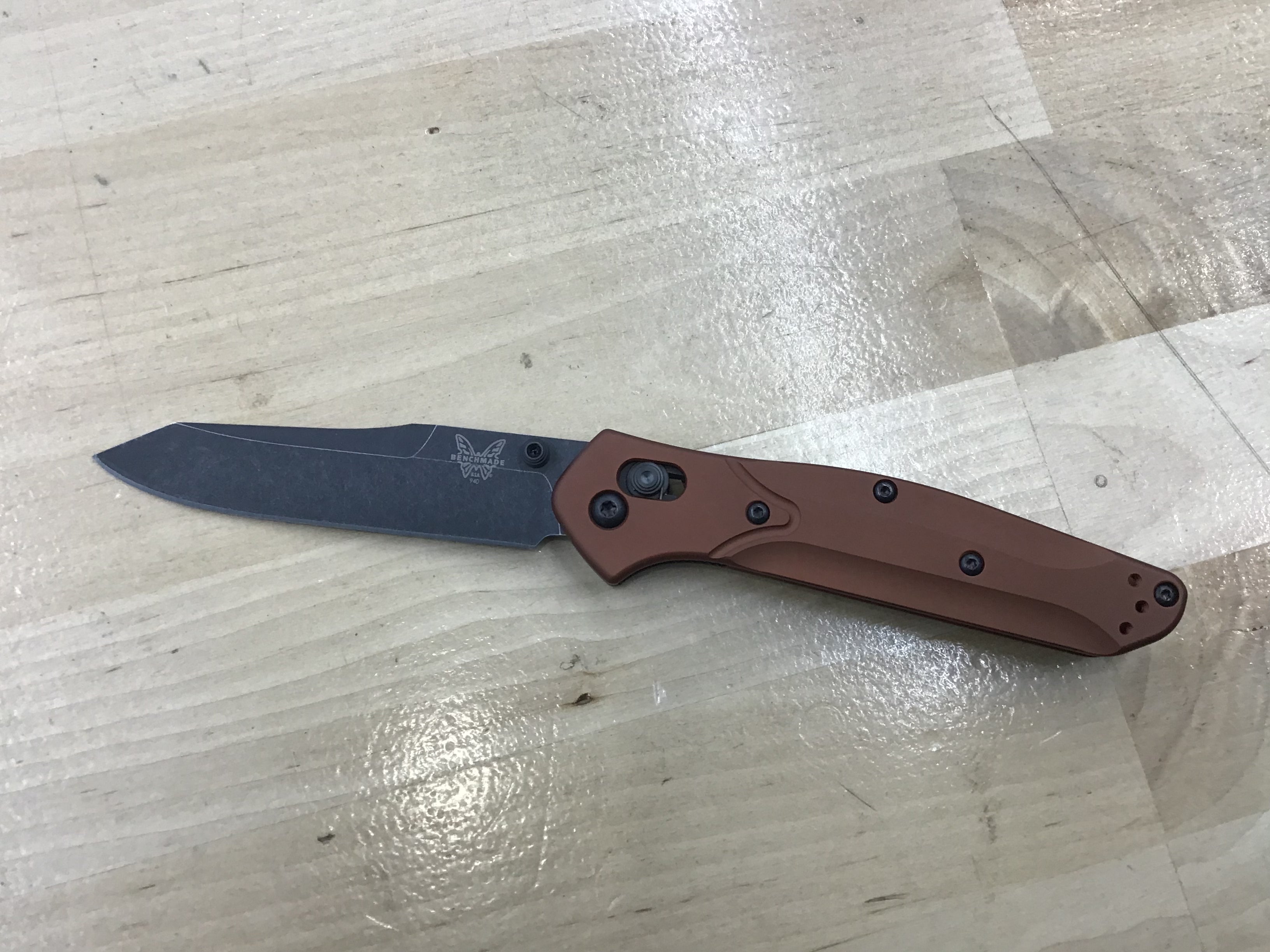 Navaja Benchmade Osborne AXIS Lock de aluminio y cobre quemado 