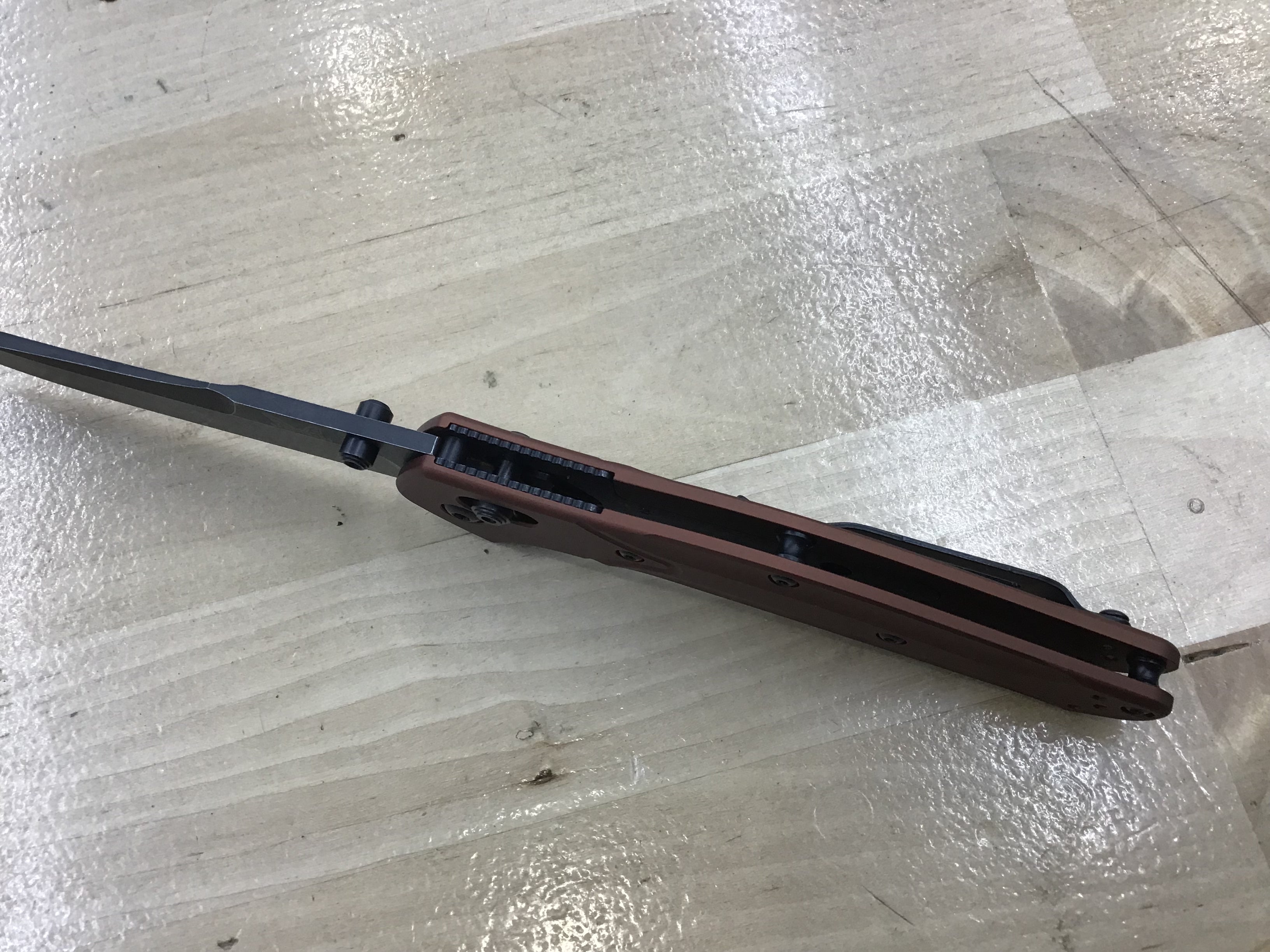 Navaja Benchmade Osborne AXIS Lock de aluminio y cobre quemado 