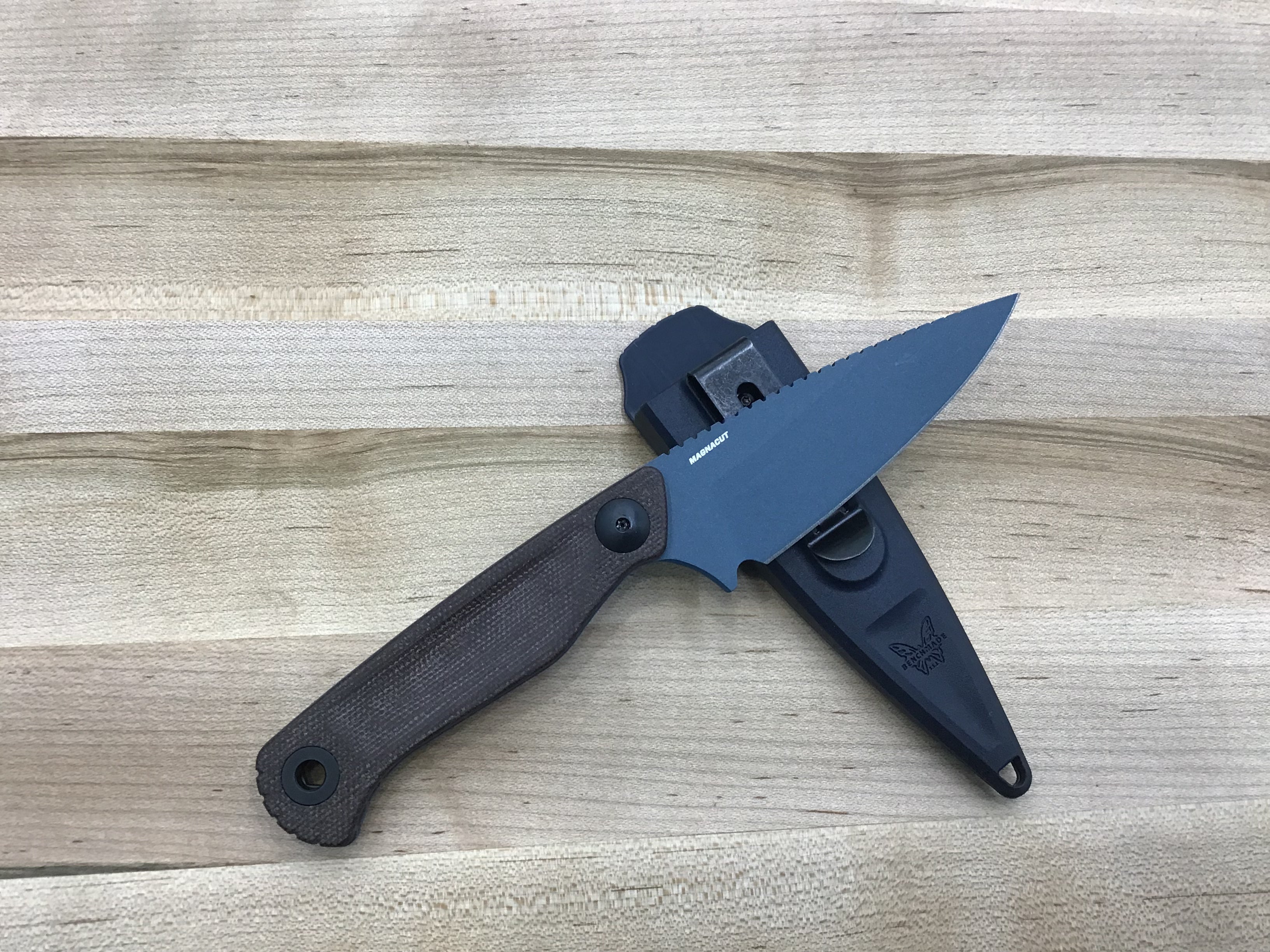 Cuchillo de hoja fija Benchmade Dacian de lona marrón Micarta (azul de 3,5") 