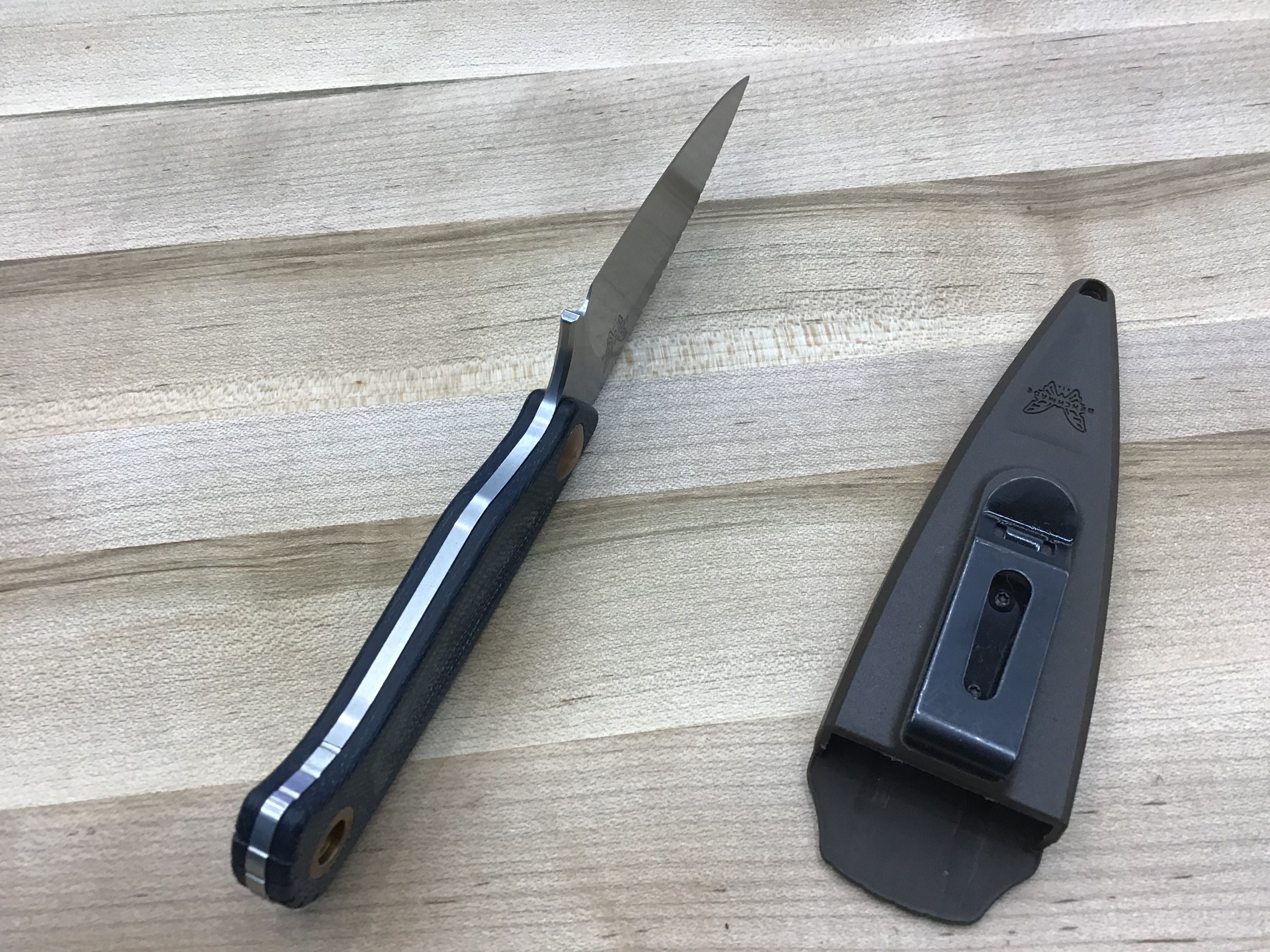 Couteau à lame fixe Benchmade Dacian Blue Denim Micarta (polissage SW de 3,5 po) 