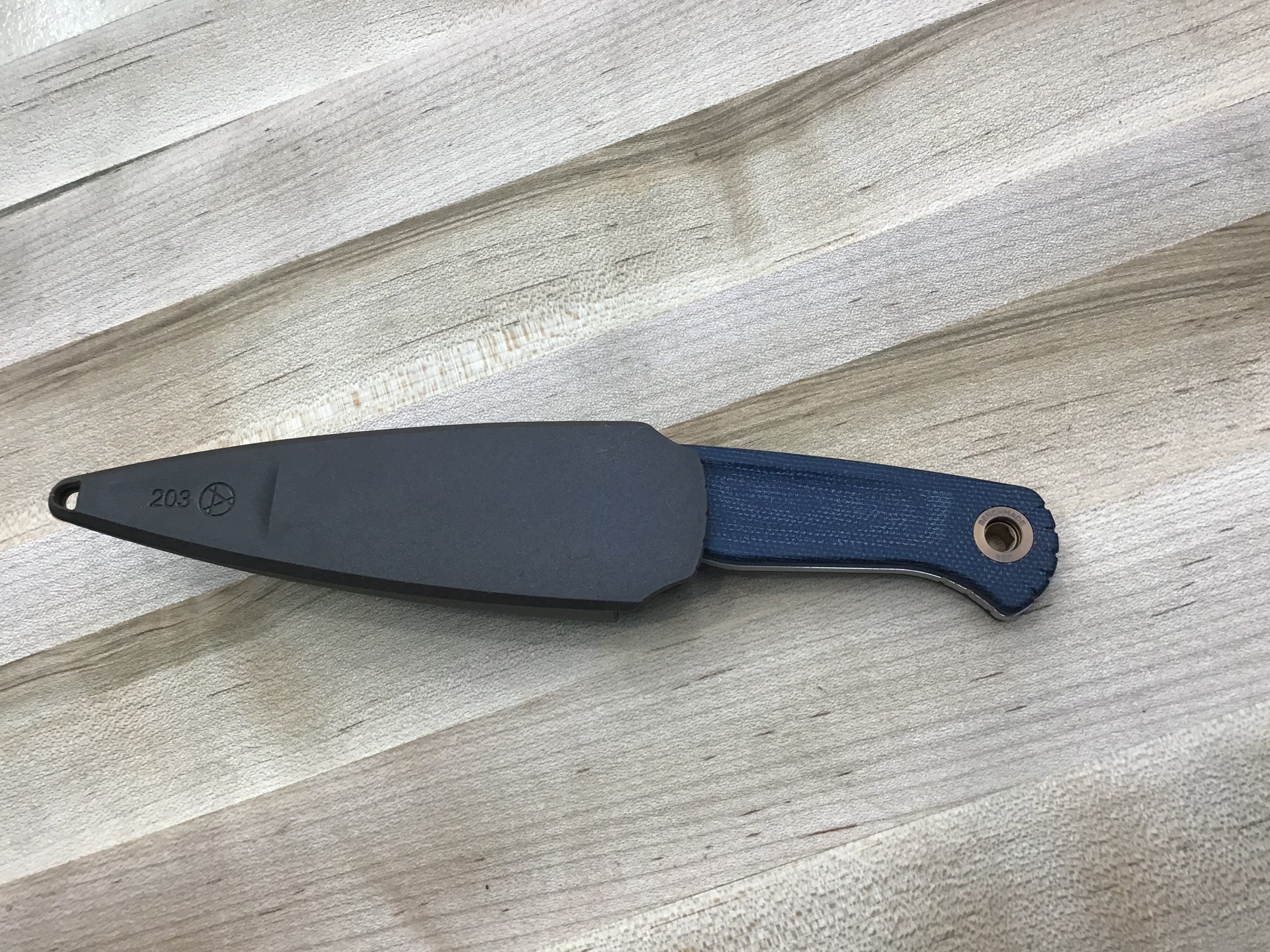 Couteau à lame fixe Benchmade Dacian Blue Denim Micarta (polissage SW de 3,5 po) 