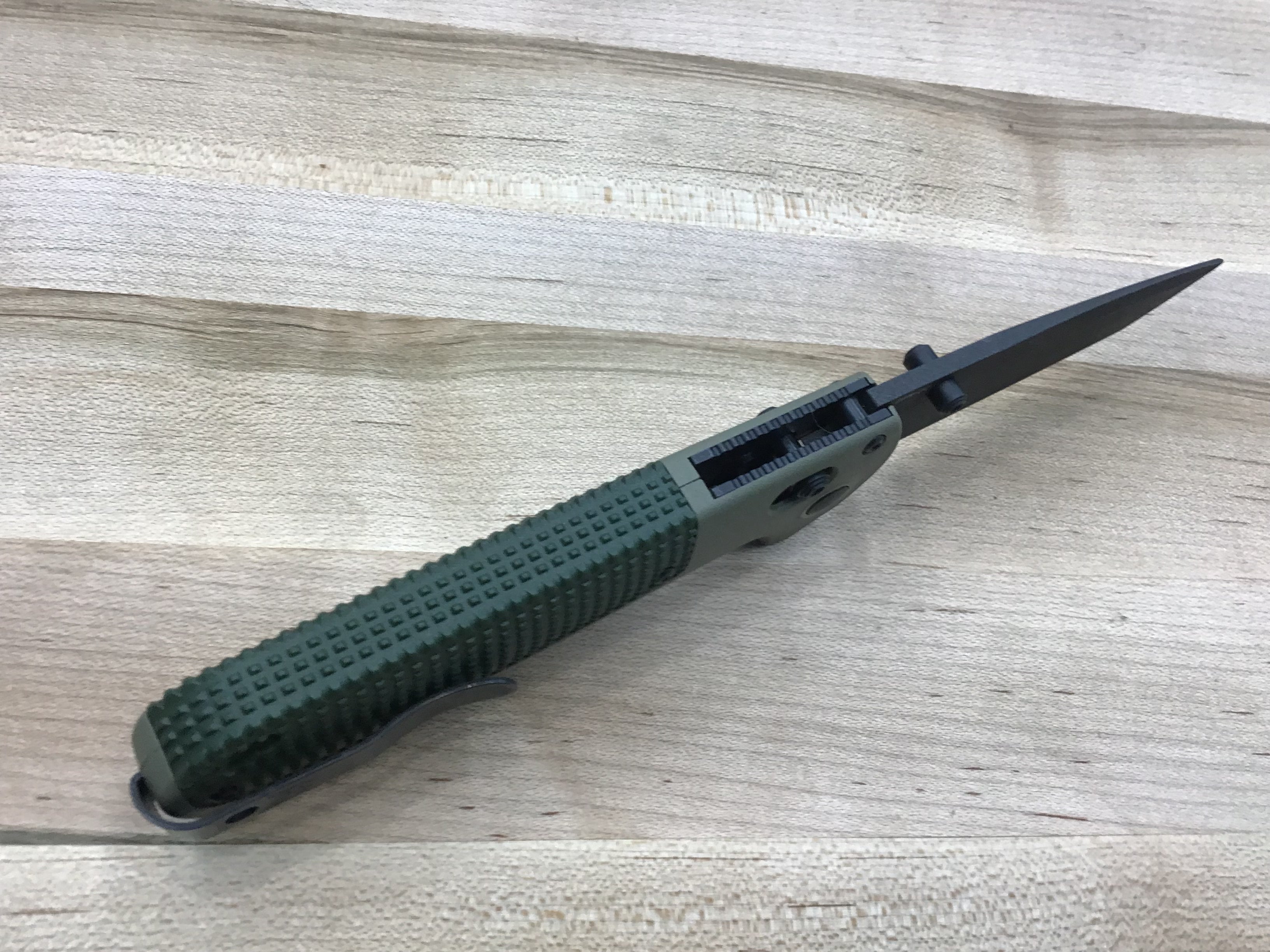 Couteau Benchmade Redoubt Tanto AXIS Lock Ranger Green Grivory (3,5" Noir)