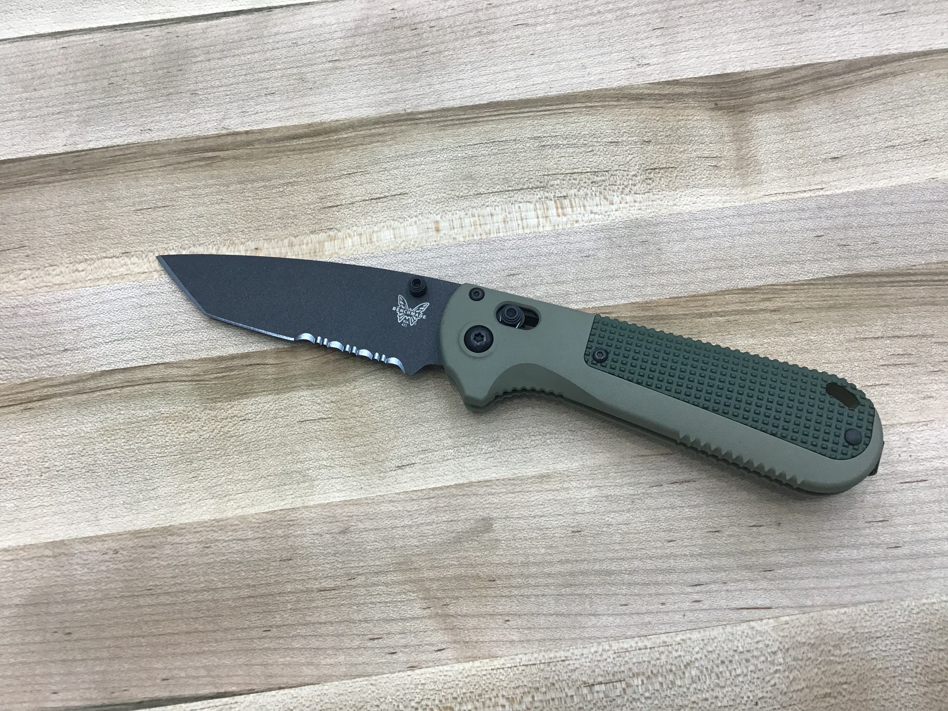 Couteau Benchmade Redoubt Tanto AXIS Lock Ranger Green Grivory (3,5" Black Serr)