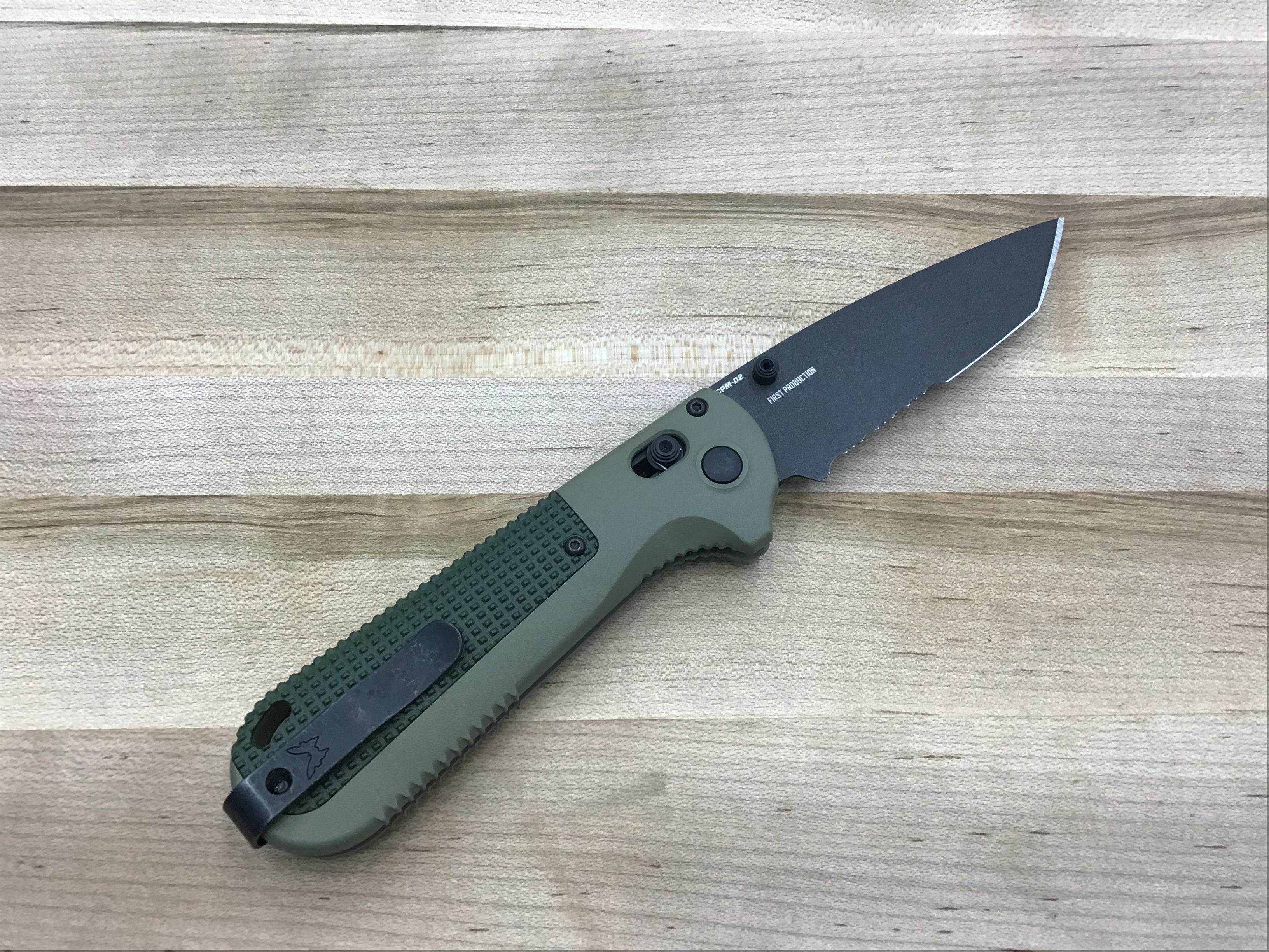 Navaja Benchmade Redoubt Tanto AXIS Lock Ranger Green Grivory (cuchillo de 3,5" dentado negro)