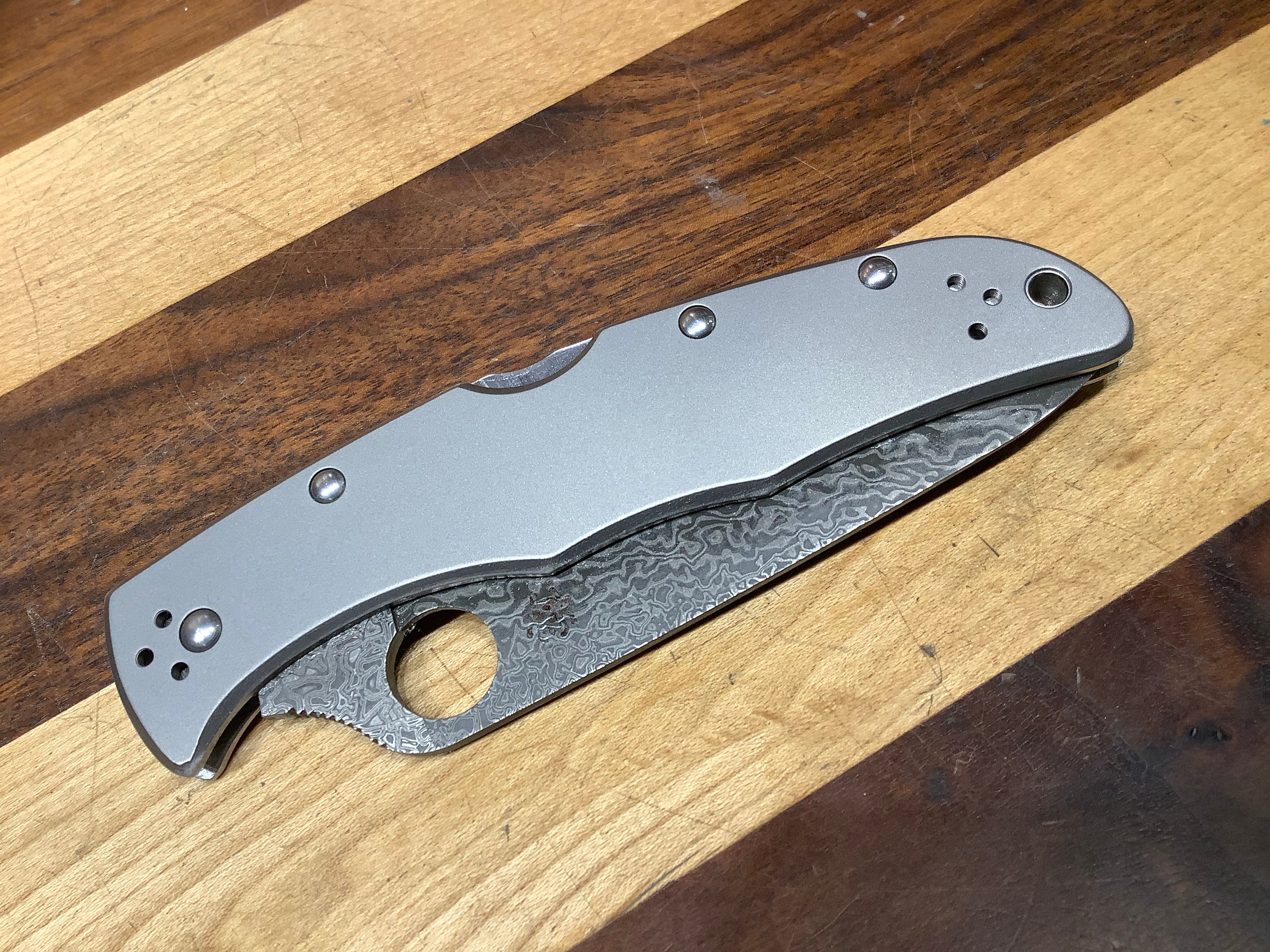 Spyderco ENDURA® 4 TI DAMASCUS with VG-10 Core C10TID